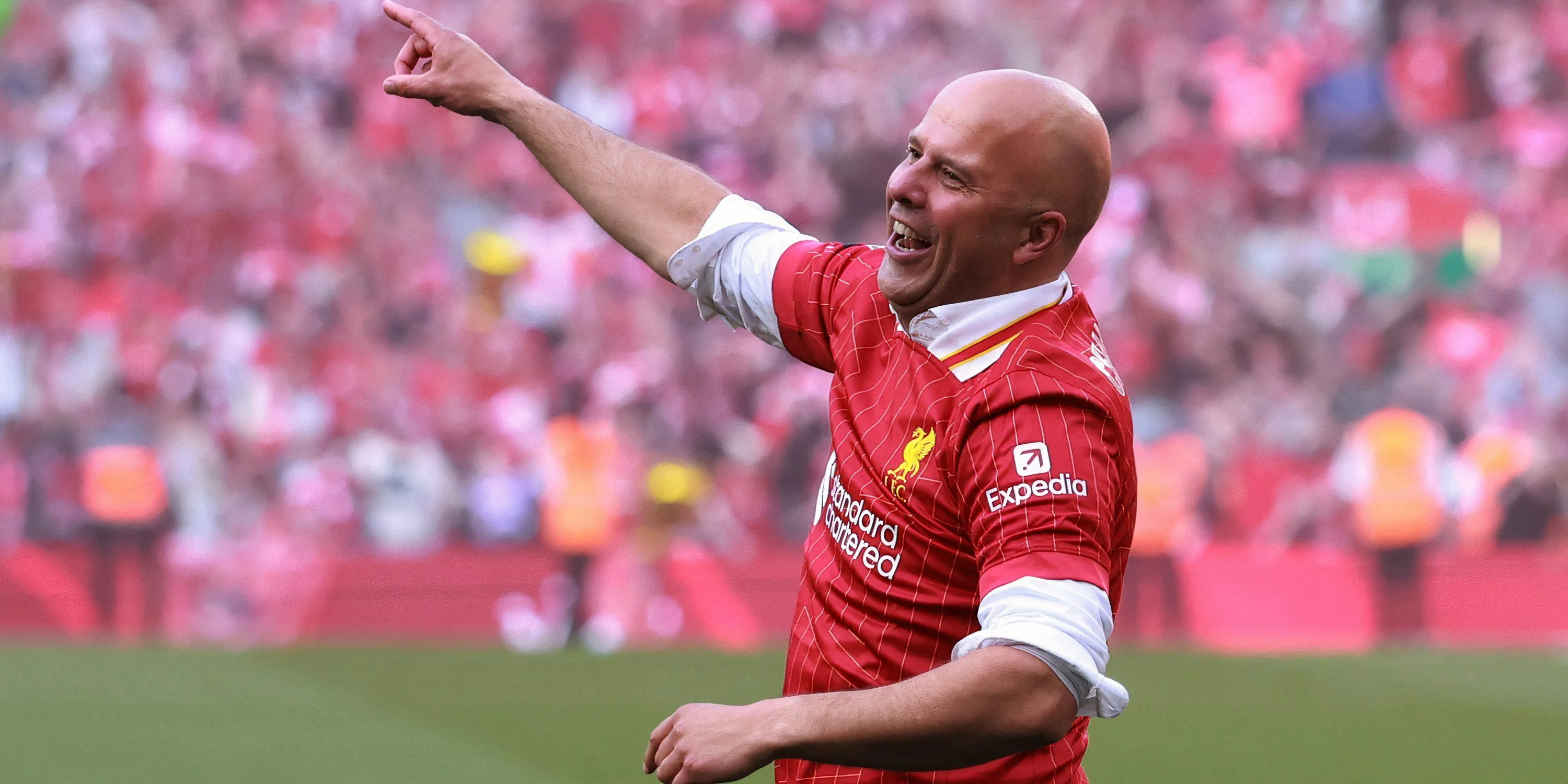 Arne Slot ăn mừng chức vô địch Premier League cùng Liverpool