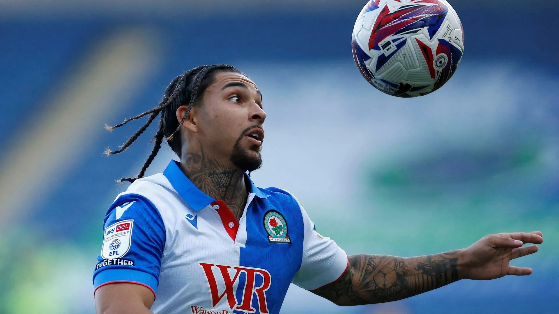 Cầu thủ chạy cánh Tyrhys Dolan trong màu áo Blackburn Rovers
