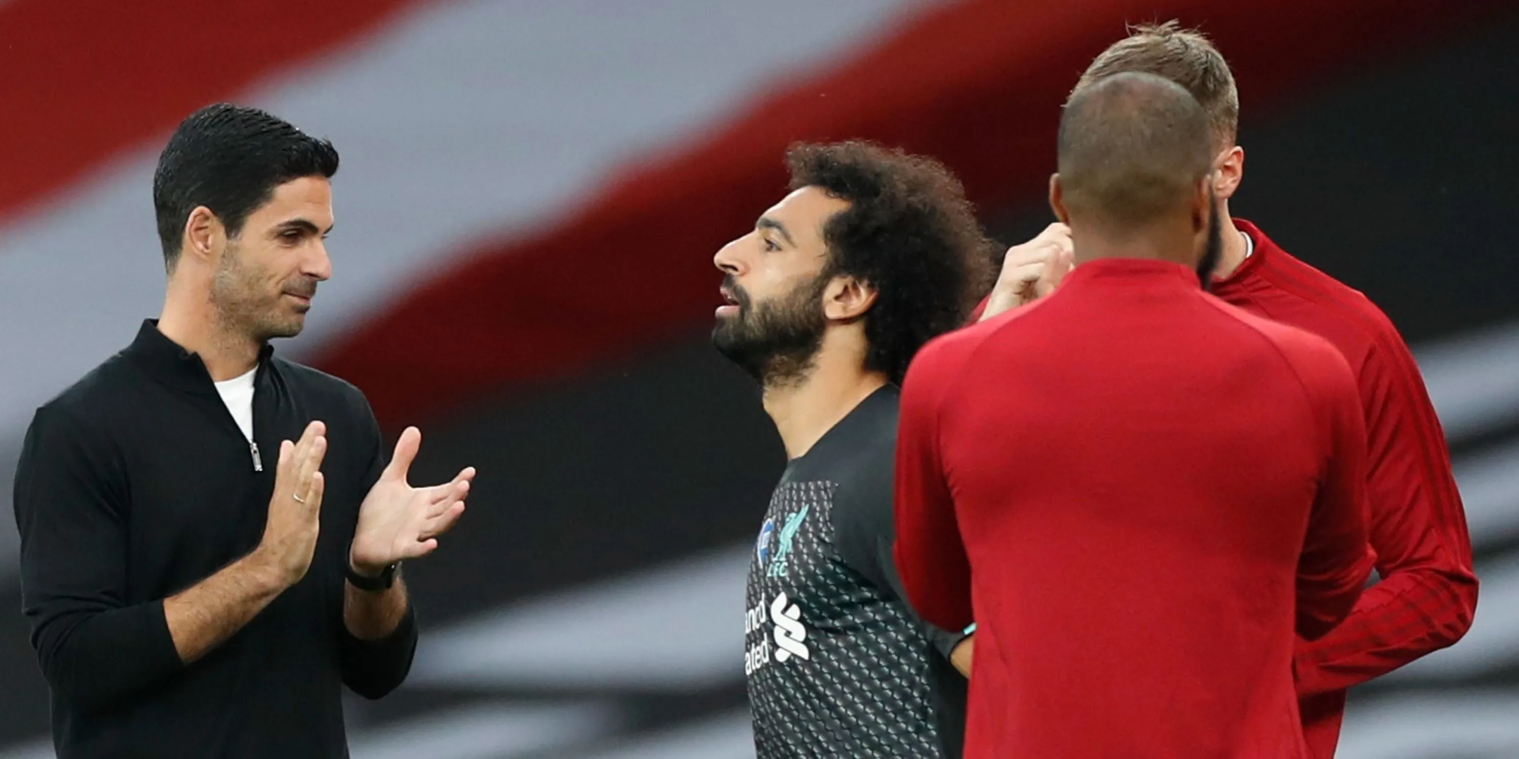 Cầu thủ xếp hàng rào danh dự cho nhà vô địch Ngoại hạng Anh Liverpool