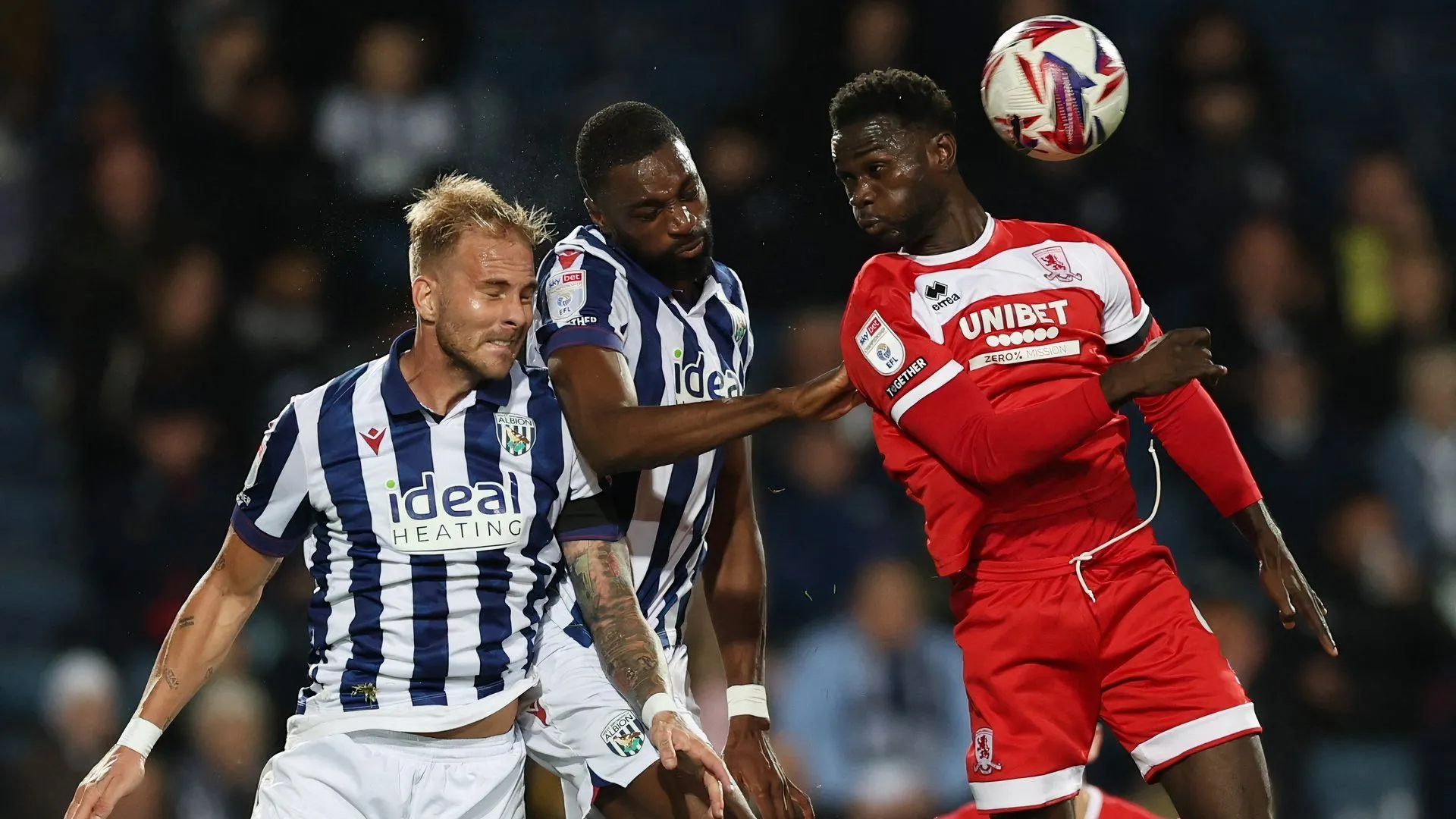 Emmanuel Latte Lath trong màu áo Middlesbrough đối đầu West Brom