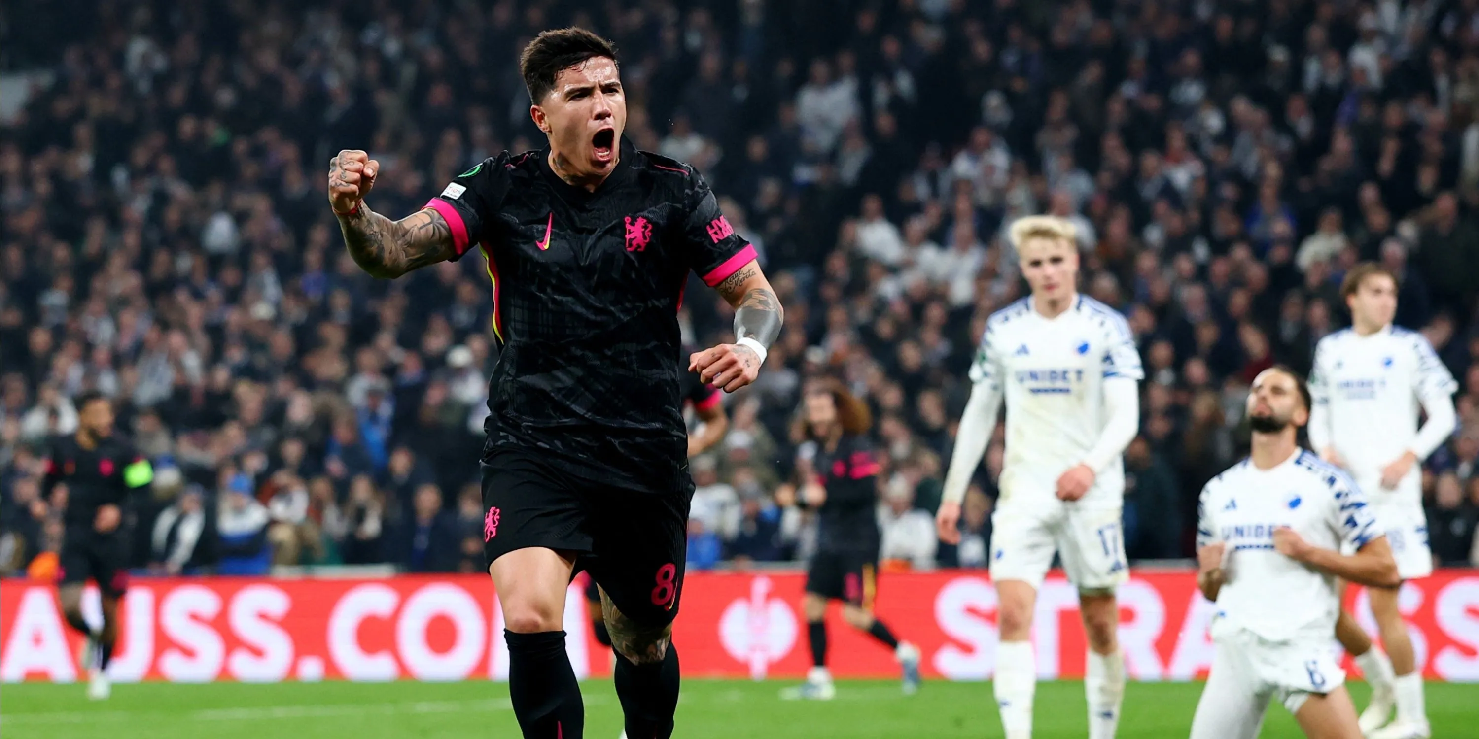 Enzo Fernandez trong màu áo Chelsea tại Ngoại hạng Anh