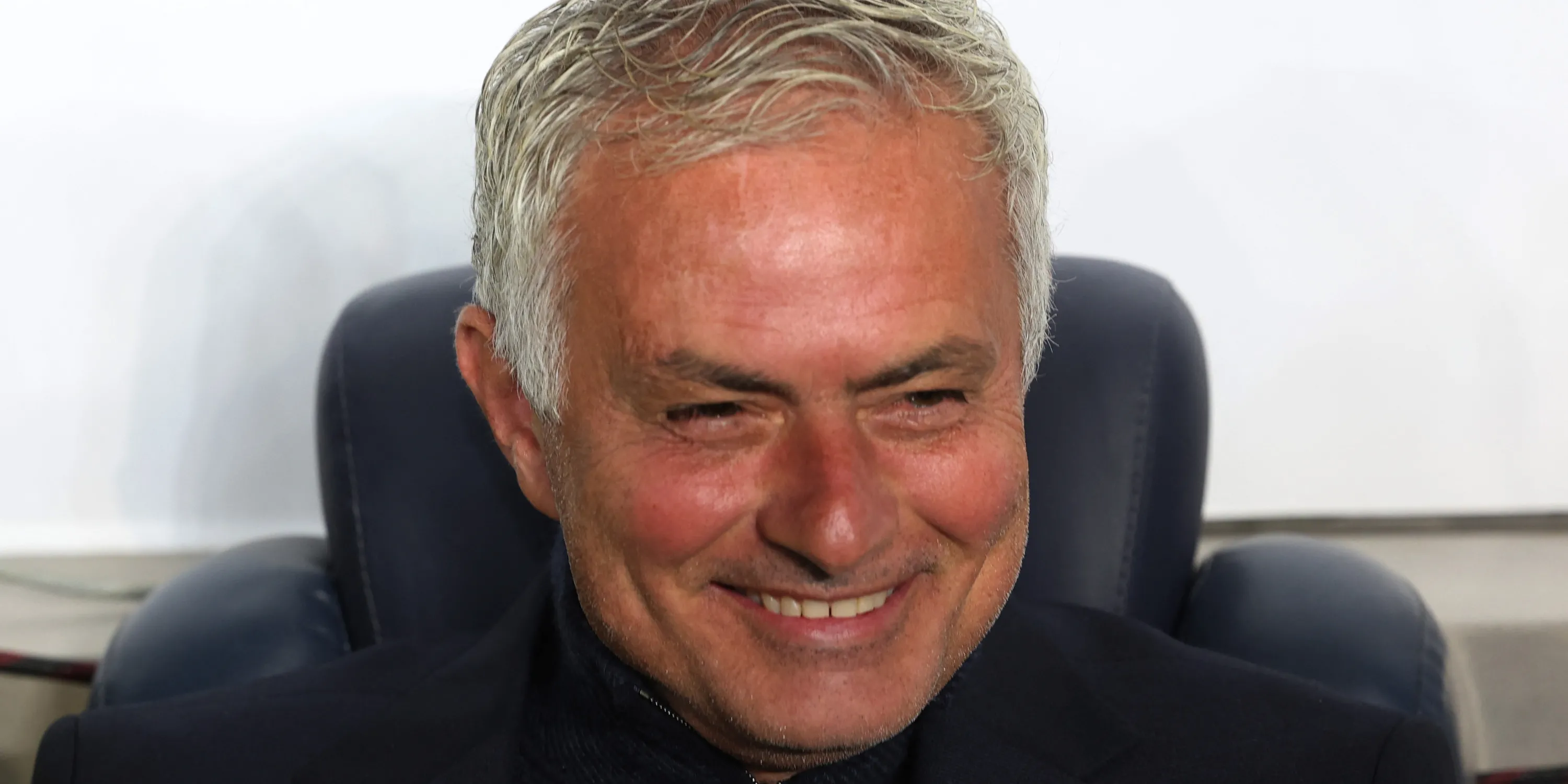 HLV Jose Mourinho với vẻ mặt đầy cá tính
