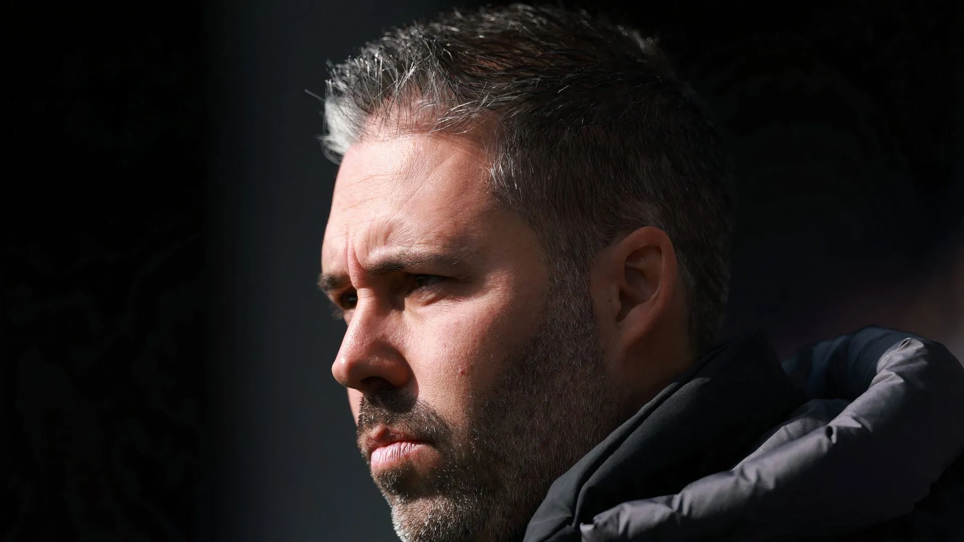 HLV Marti Cifuentes trên sân Loftus Road của QPR