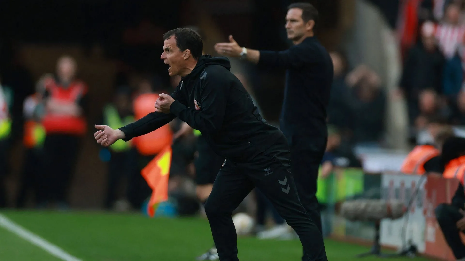 HLV Regis Le Bris chỉ đạo trận Sunderland gặp Coventry ở bán kết play-off