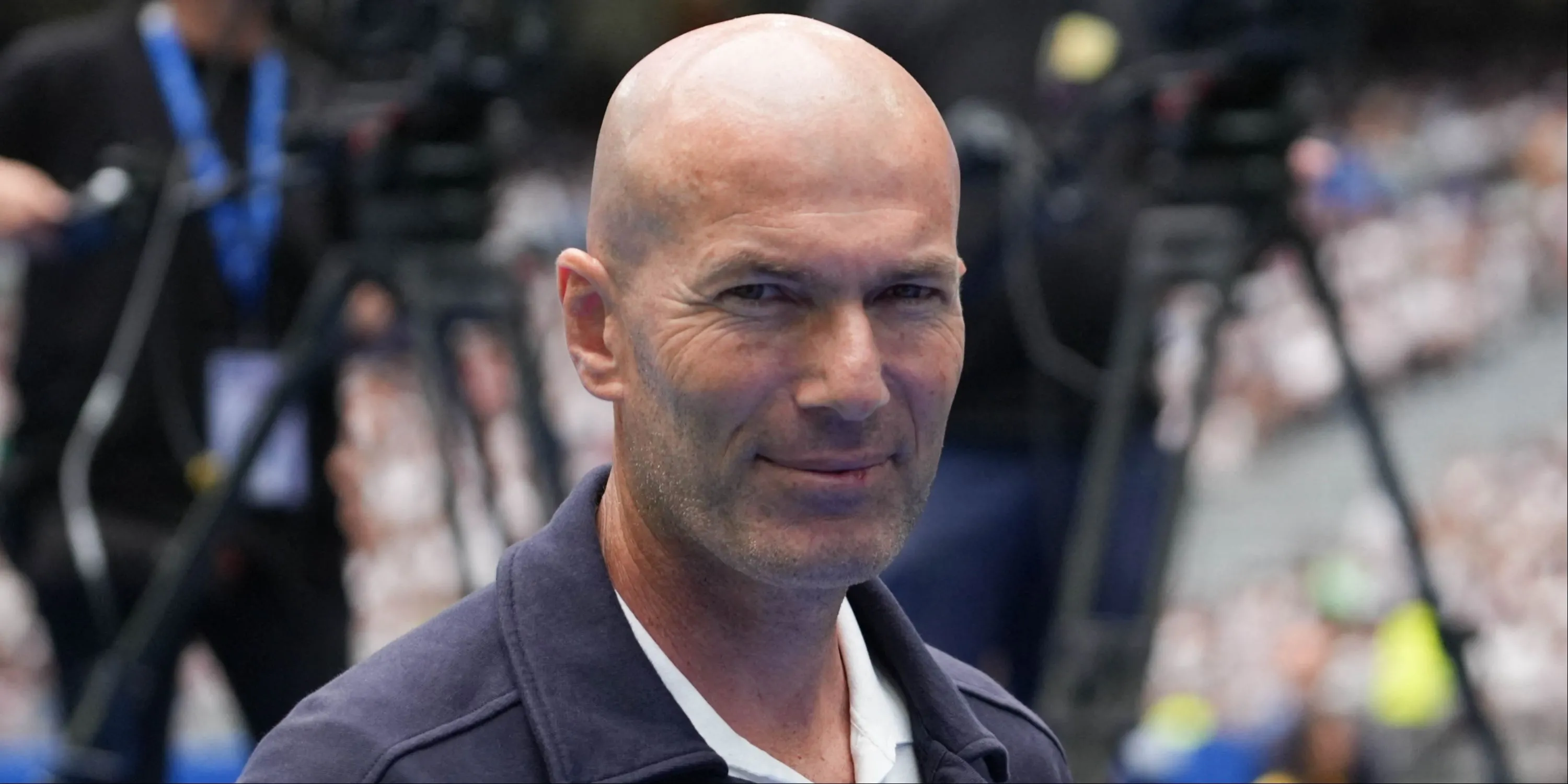 Huyền thoại Zinedine Zidane lịch lãm trong bộ vest