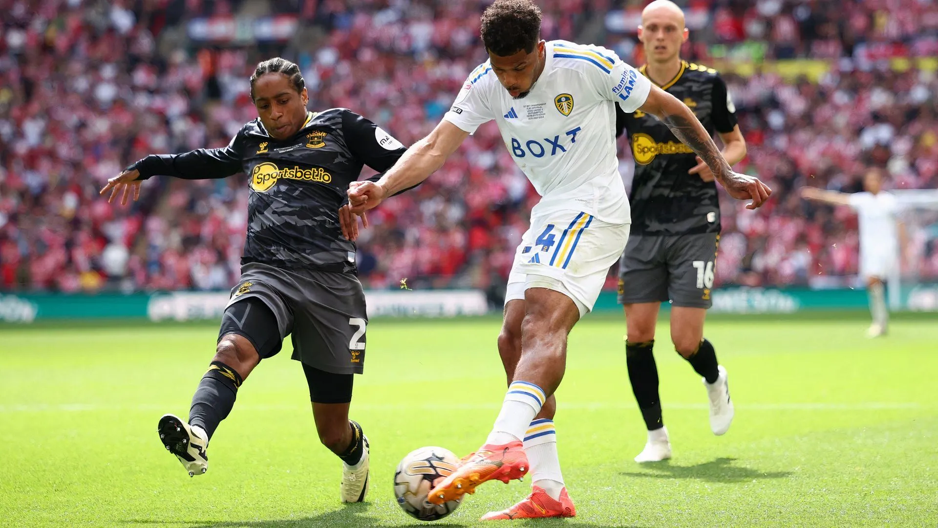 Kyle Walker-Peters, hậu vệ Southampton có khả năng rời đi và được nhiều CLB săn đón