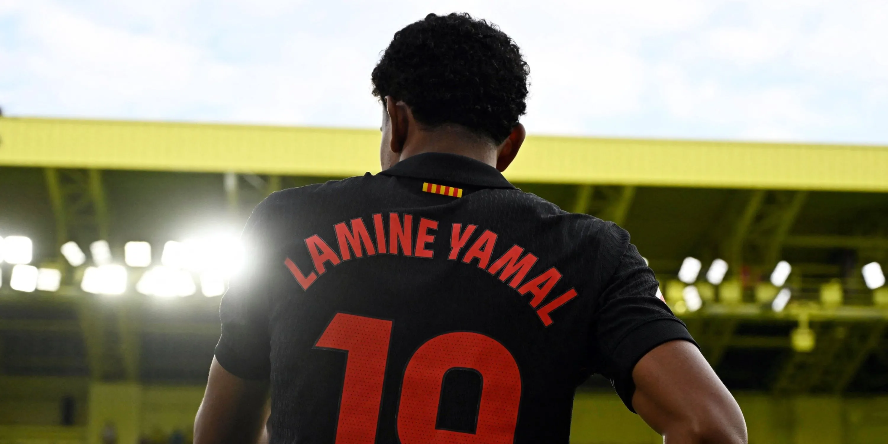 Lamine Yamal kiến tạo trong trận đấu Champions League cho Barcelona