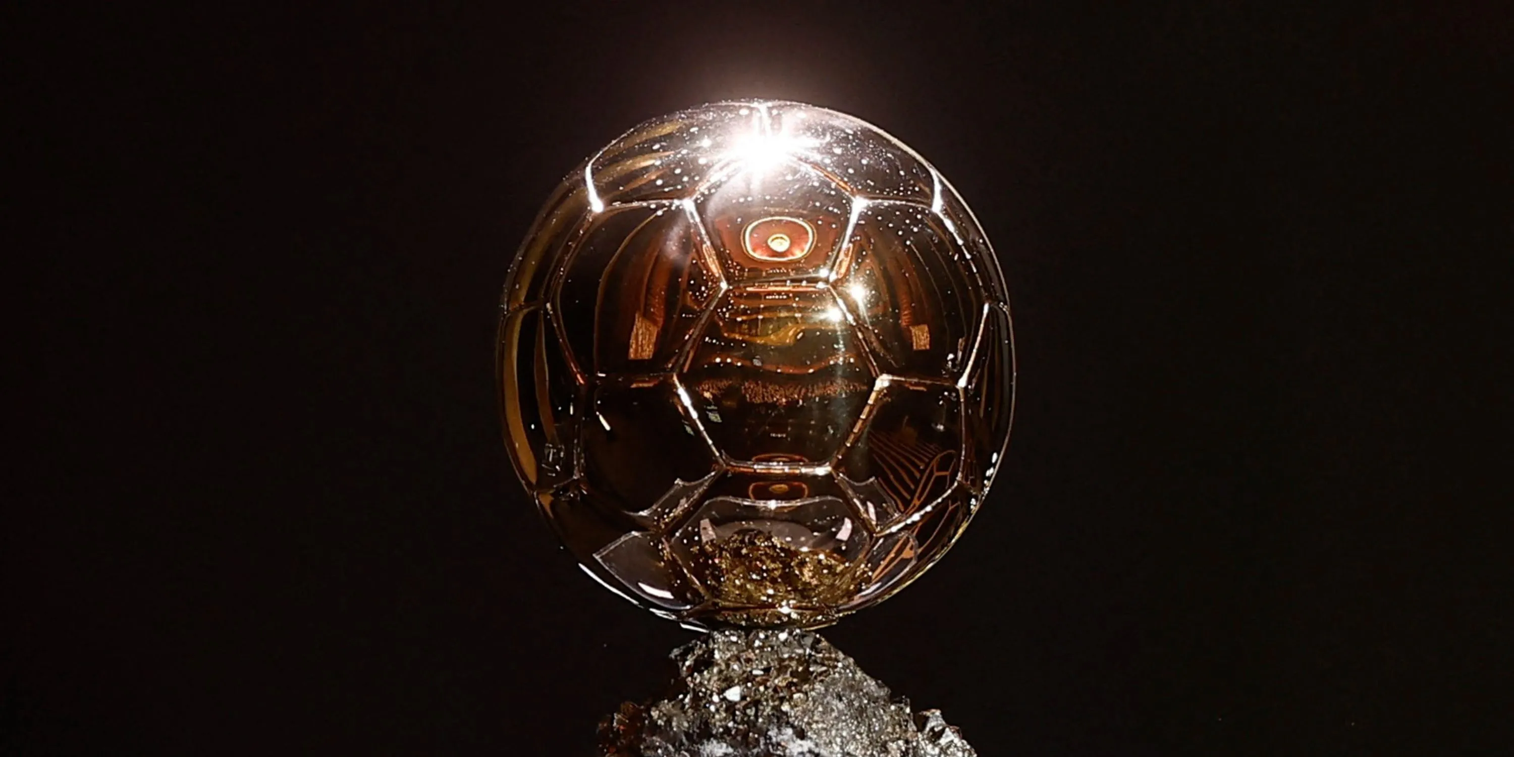 Lamine Yamal nhận giải Kopa Trophy tại lễ trao giải Ballon d'Or 2024