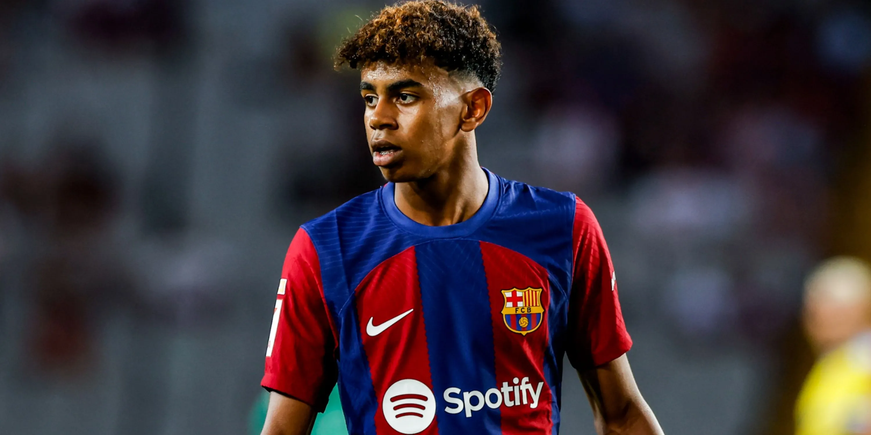 Lamine Yamal thi đấu trong trận ra mắt đá chính tại La Liga cho Barcelona