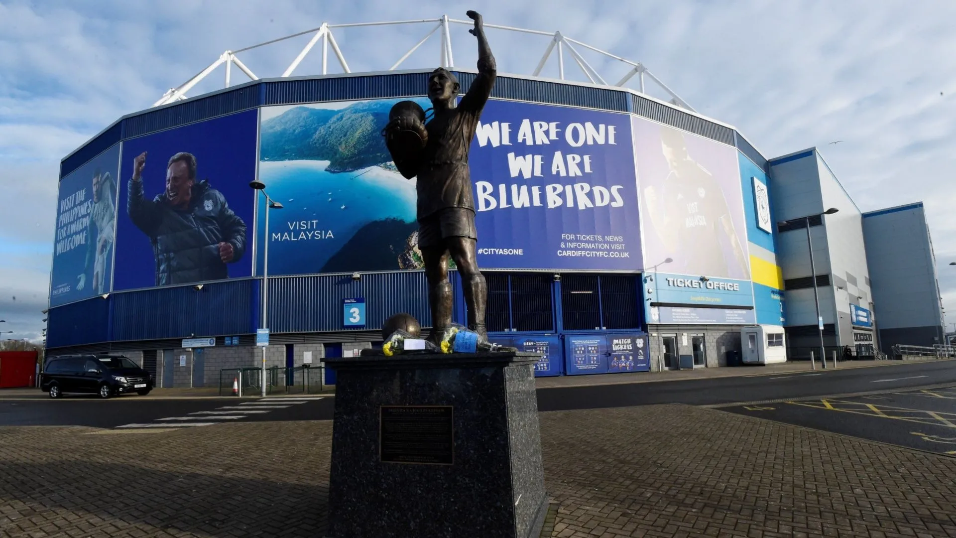 Paddy Lane ăn mừng sau khi ghi bàn cho Portsmouth, thể hiện phong độ ấn tượng ở League One.