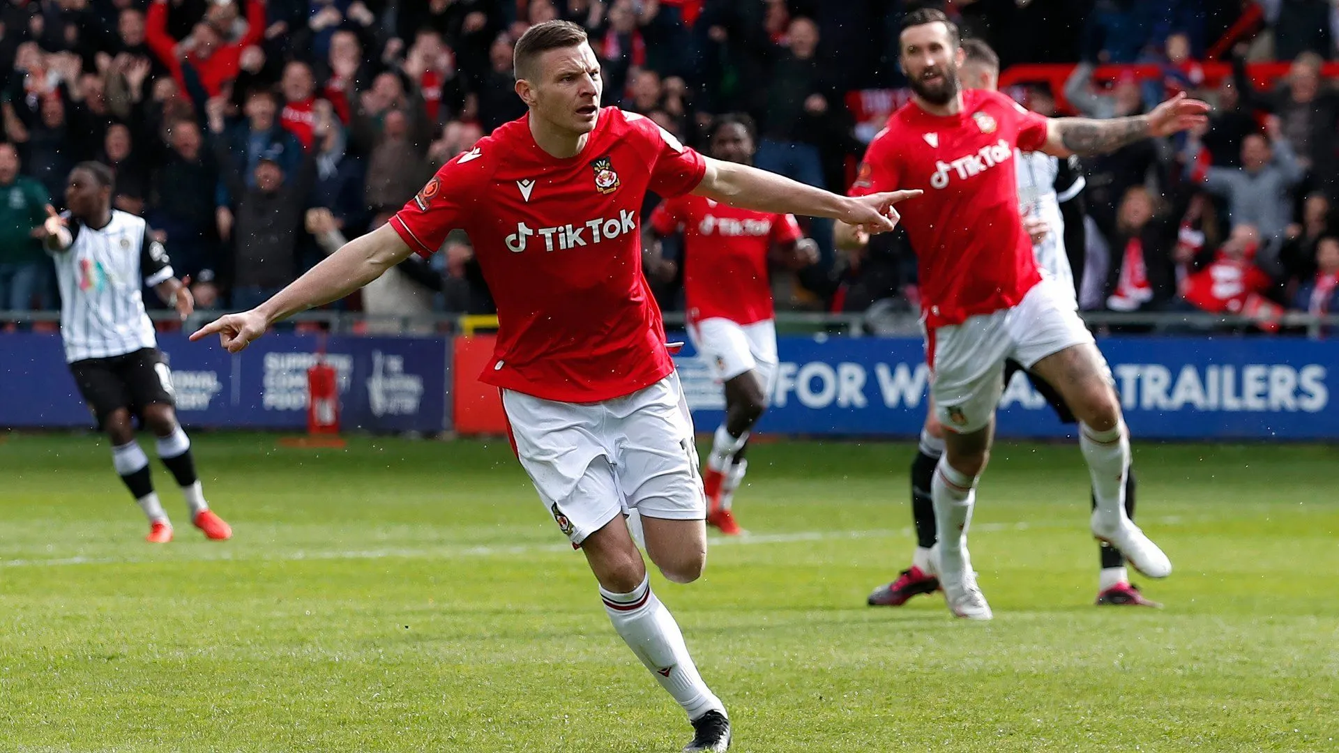 Paul Mullin, mục tiêu chuyển nhượng của Wigan Athletic