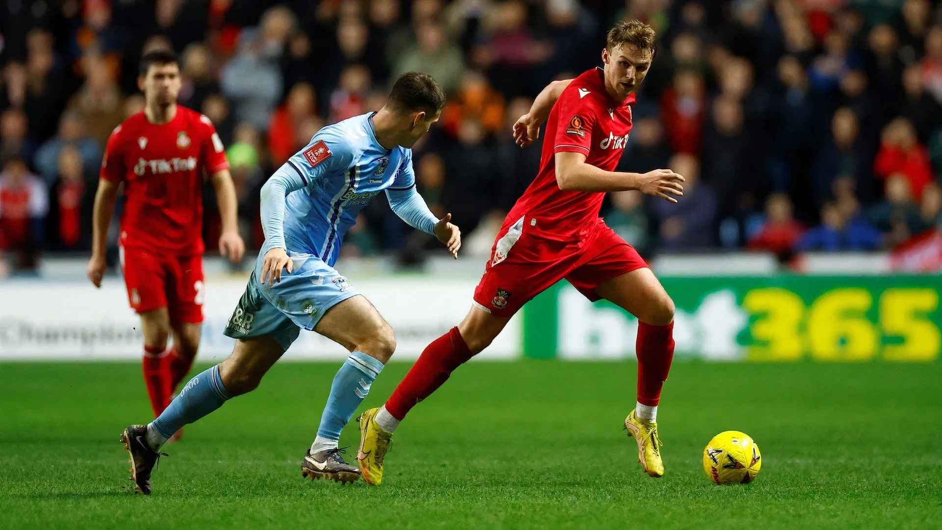 Sam Dalby (Wrexham) đối mặt với quyết định khó khăn về tương lai sự nghiệp
