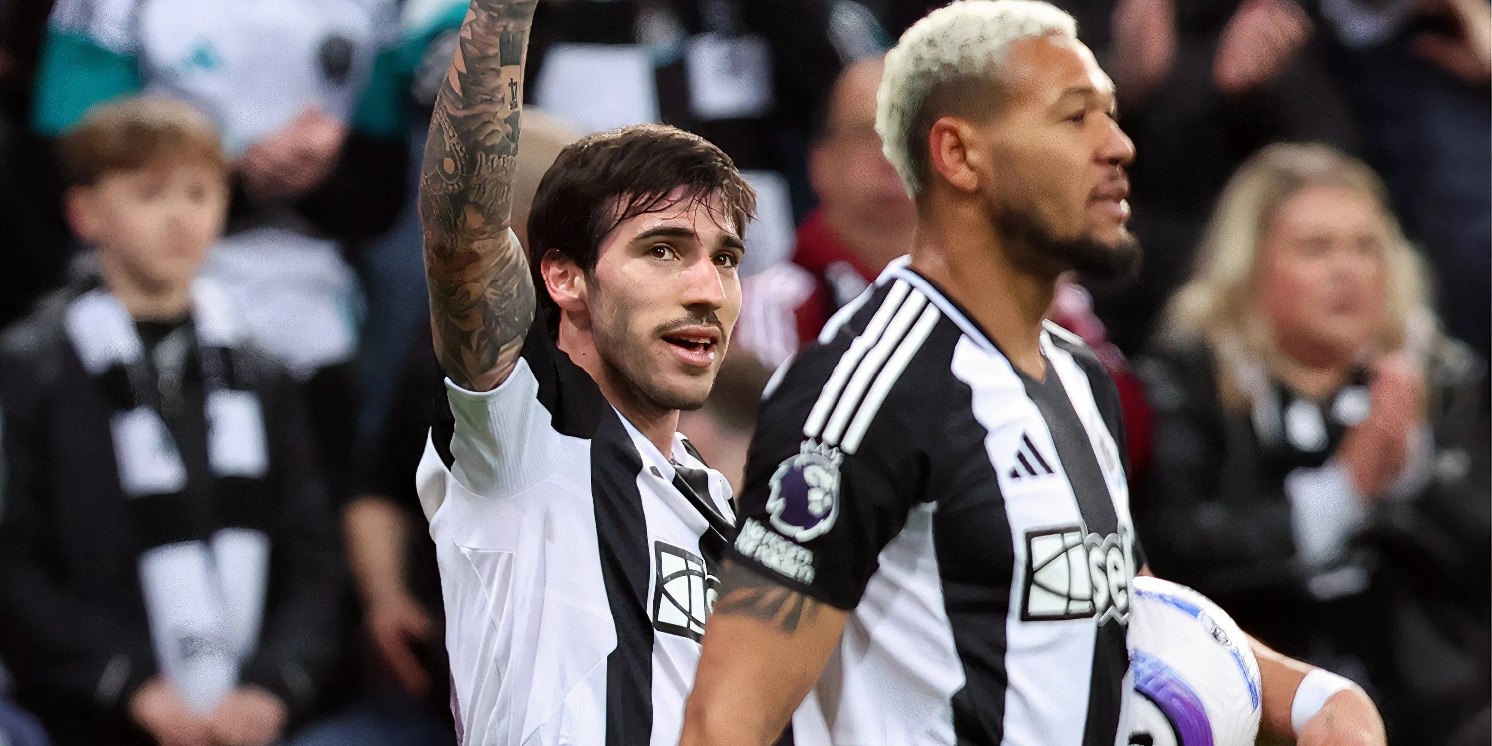 Sandro Tonali thi đấu cho Newcastle United tại Premier League, cầu thủ quan trọng nơi hàng tiền vệ.
