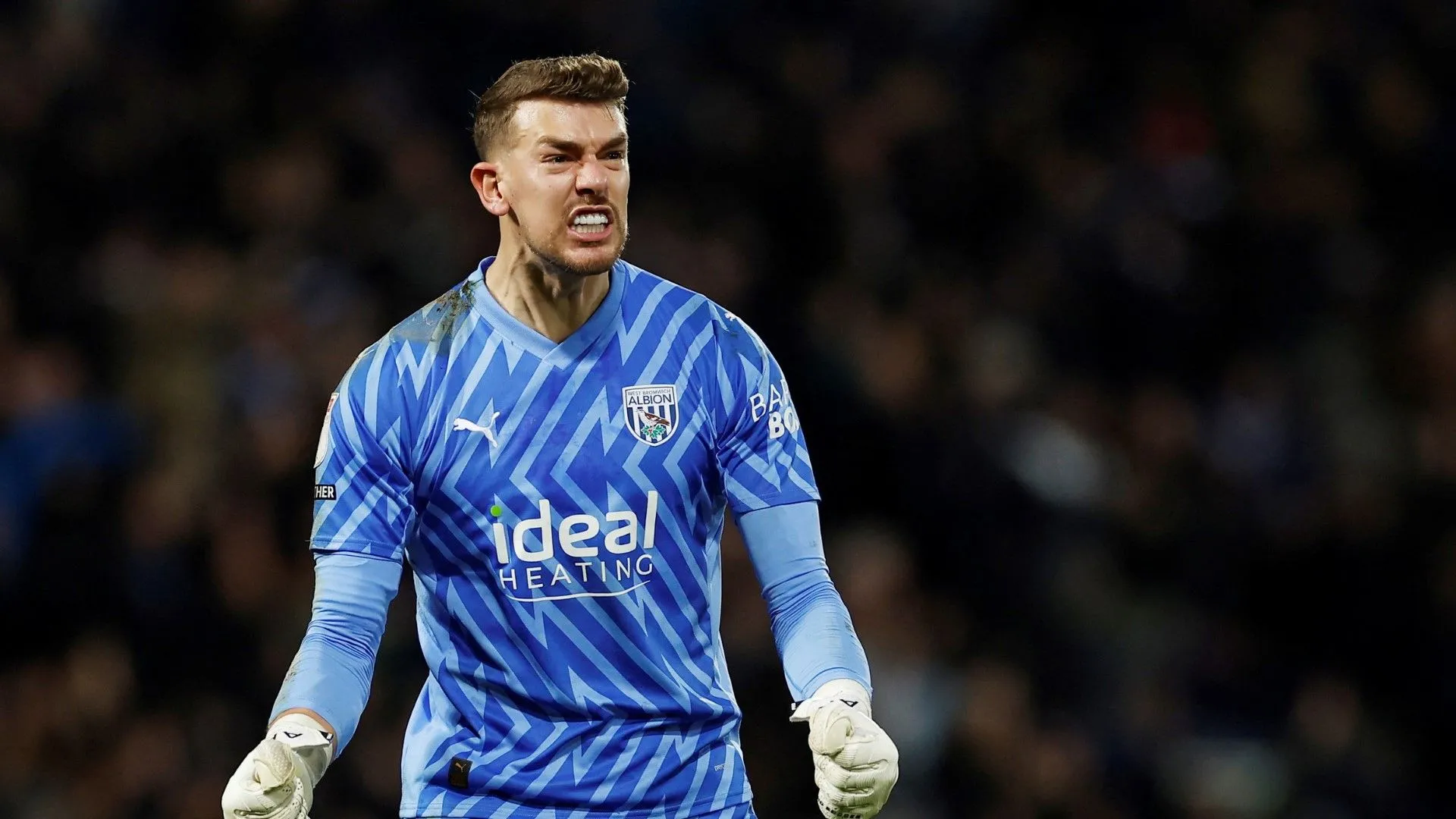 Thủ môn Alex Palmer trong màu áo West Brom, cầu thủ bị bán đi vào tháng 1