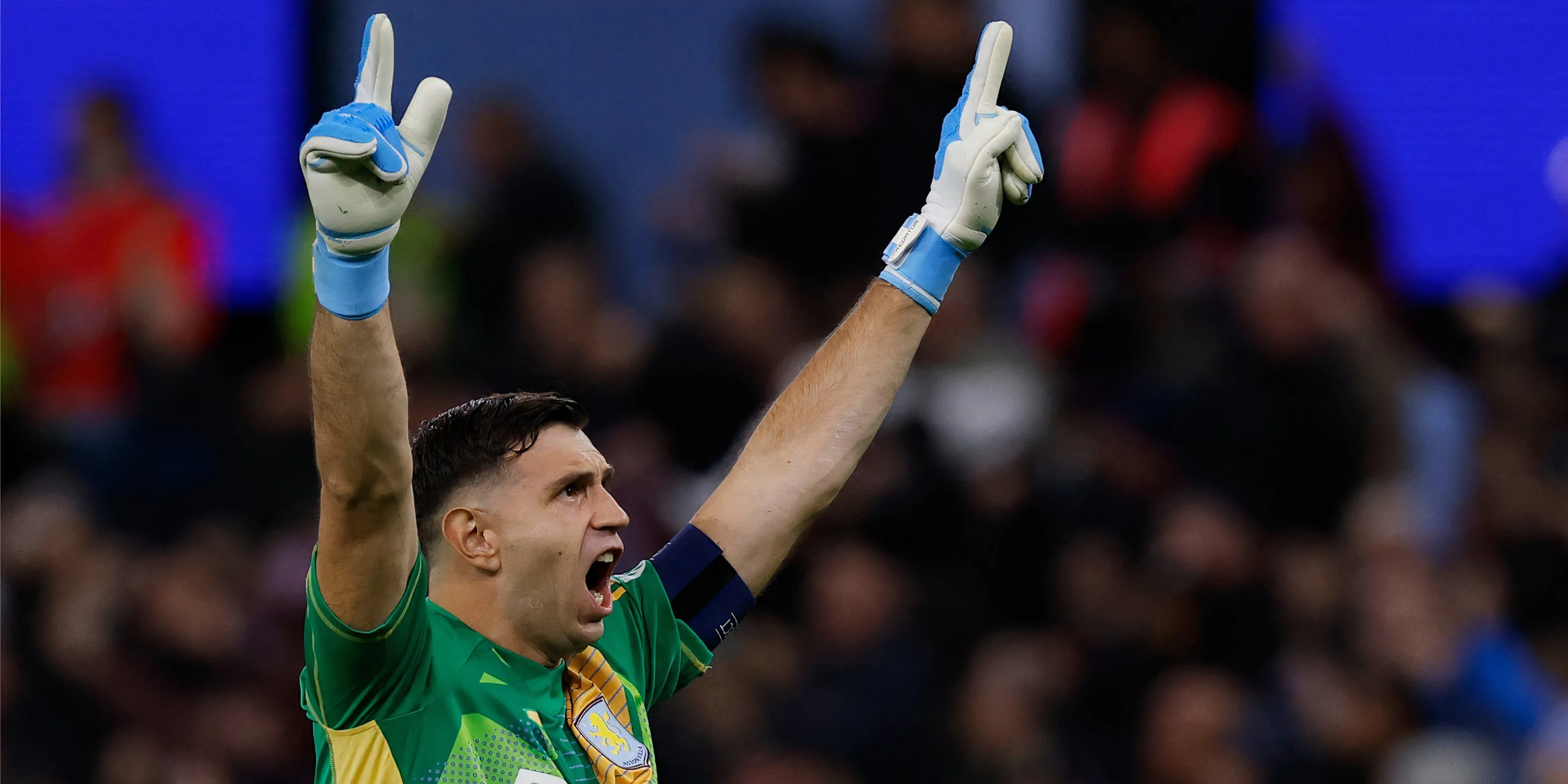 Thủ môn Emi Martínez trong màu áo câu lạc bộ Aston Villa.