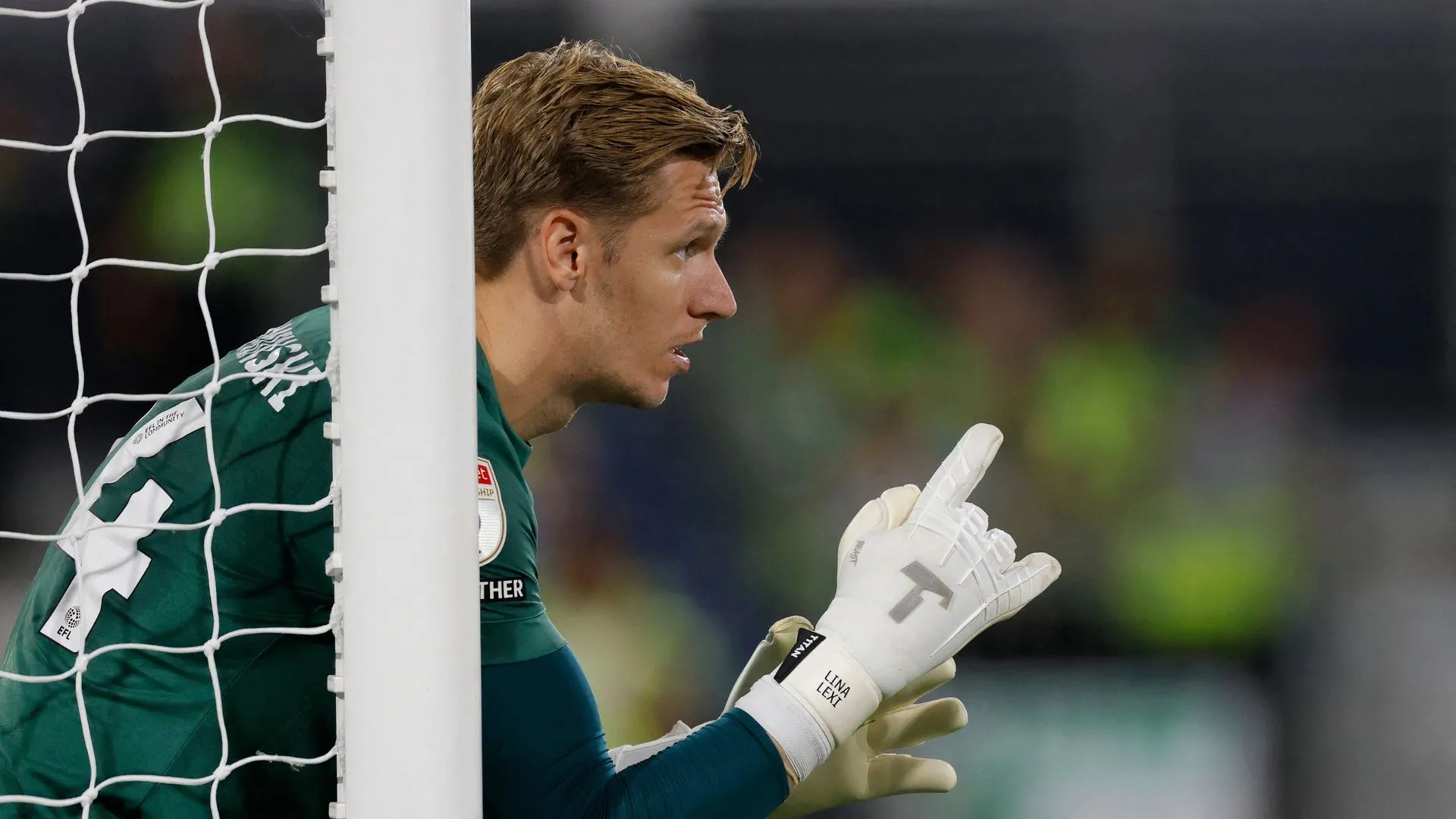 Thủ môn Thomas Kaminski trong trận đấu của Luton Town tại Premier League