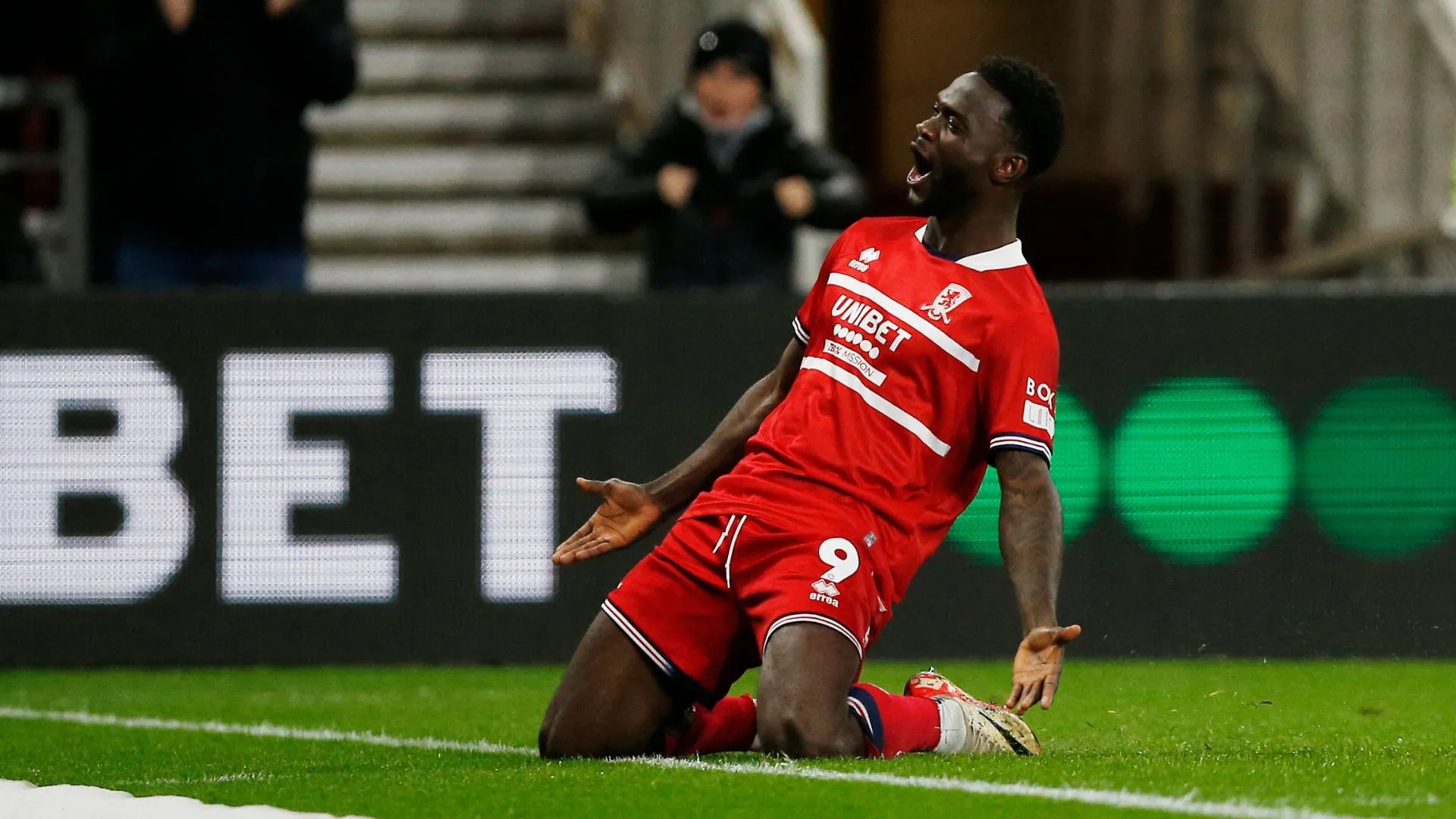 Tiền đạo Emmanuel Latte Lath của Middlesbrough trong trận gặp Leeds United