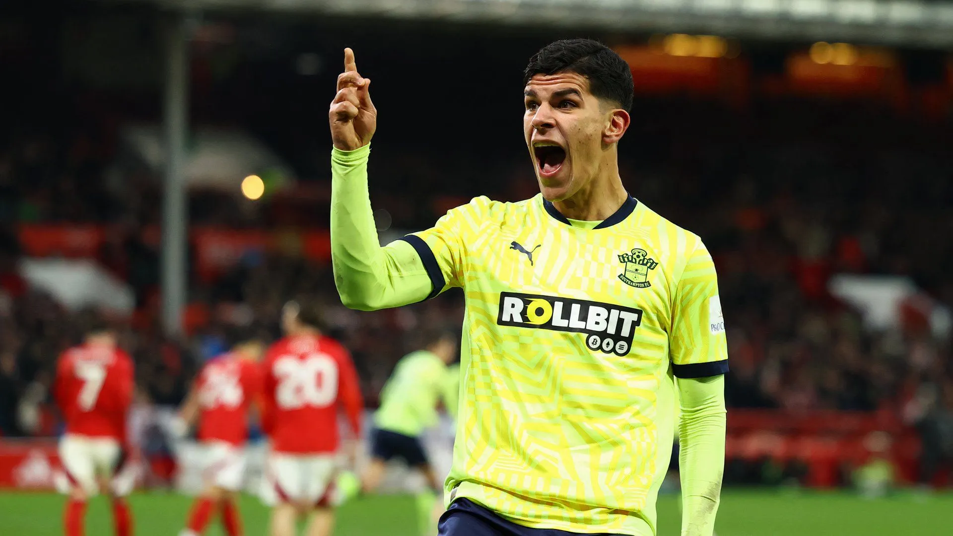 Tiền vệ Mateus Fernandes trong màu áo Southampton
