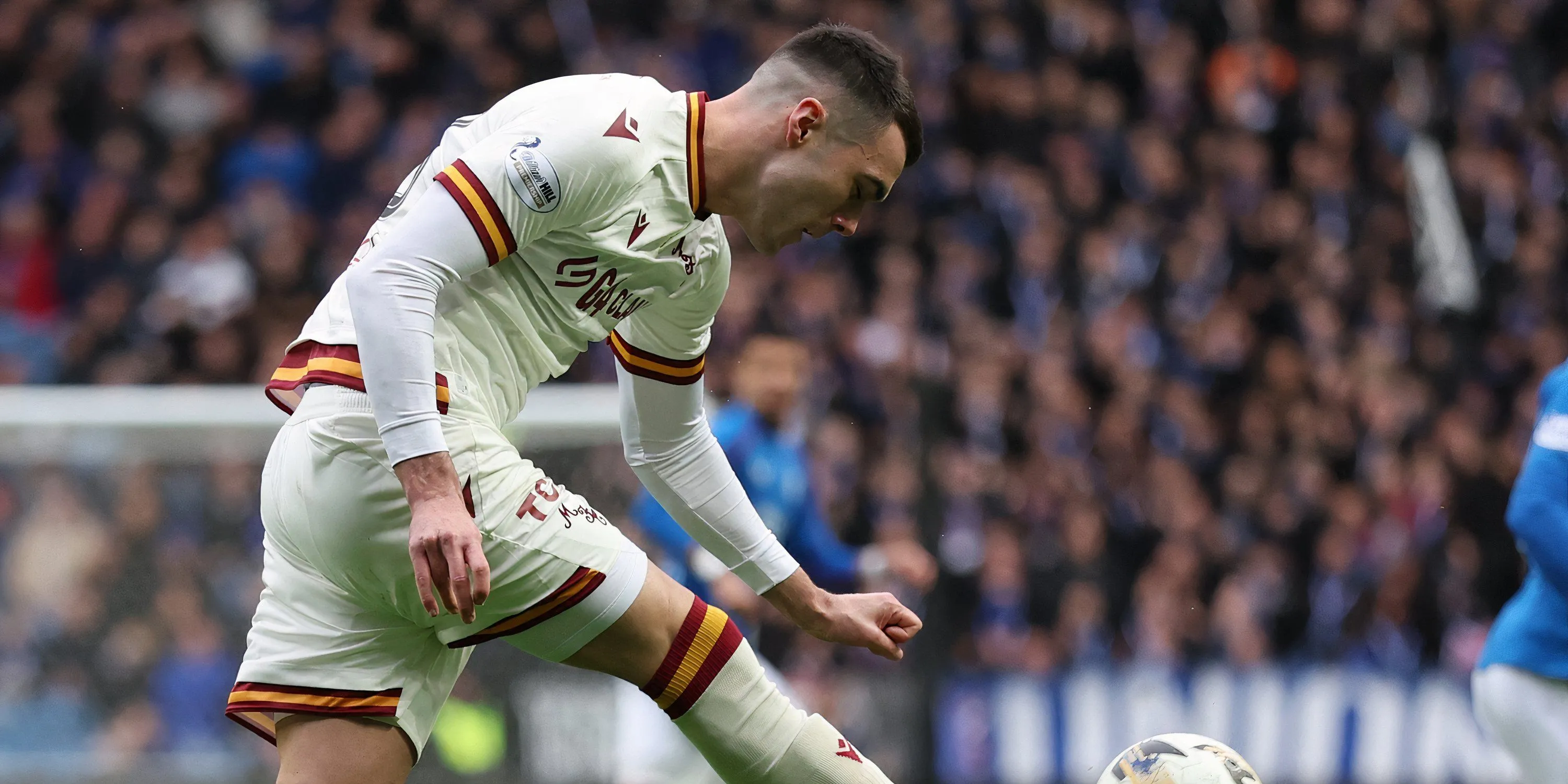 Tiền vệ trẻ Lennon Miller thi đấu cho Motherwell tại giải VĐQG Scotland