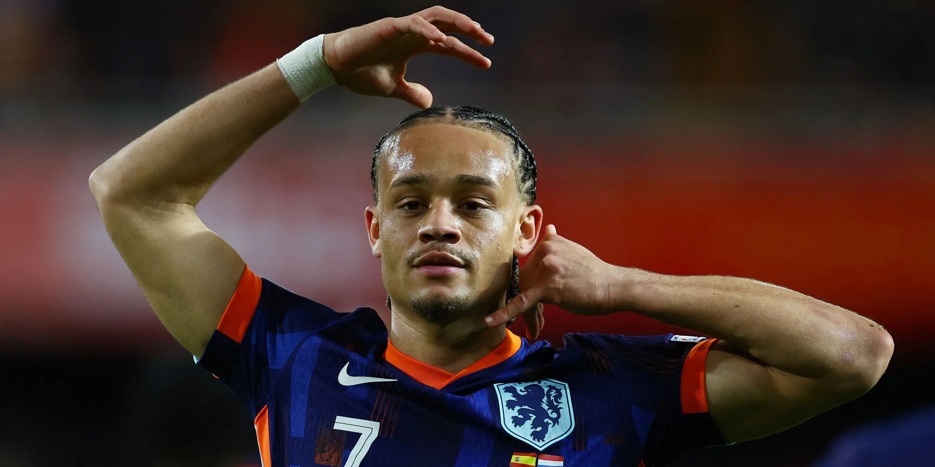 Xavi Simons ăn mừng sau khi ghi bàn cho đội tuyển Hà Lan