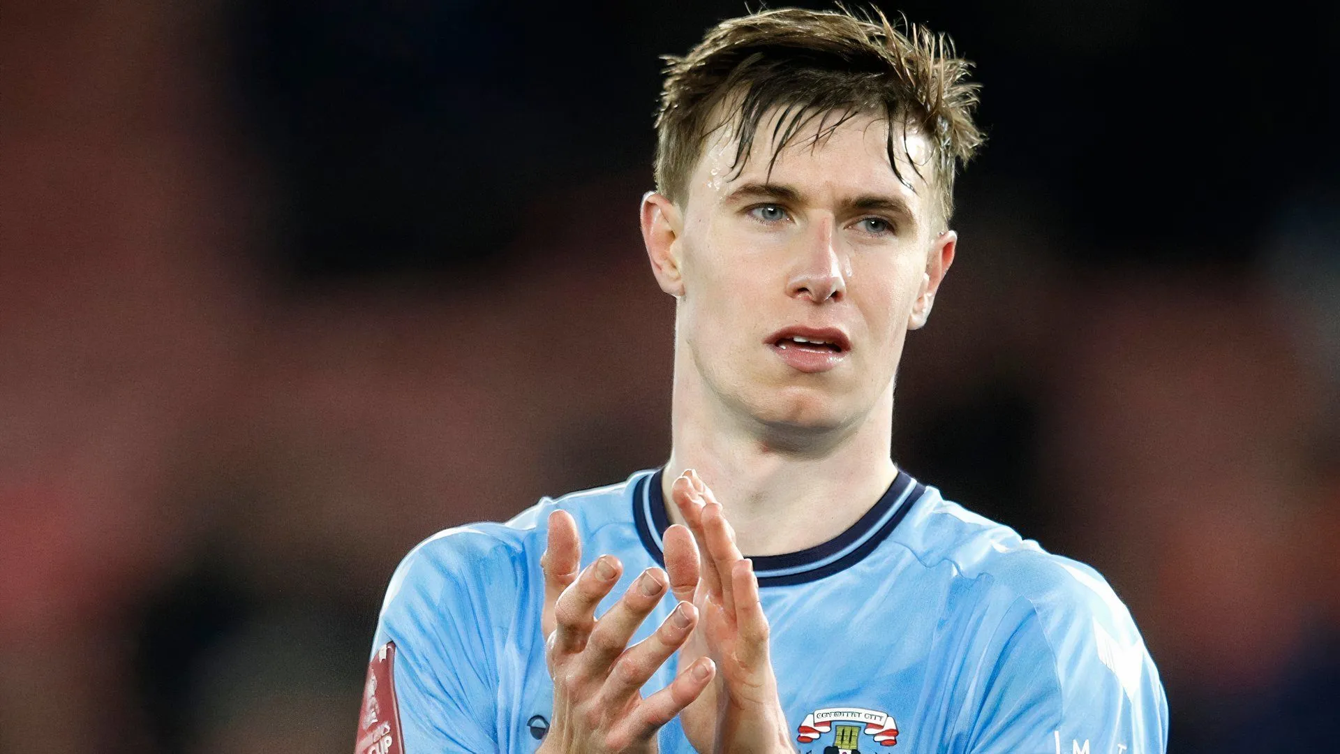 Ben Sheaf trong màu áo Coventry City, cầu thủ đang đối mặt với tin đồn chuyển nhượng