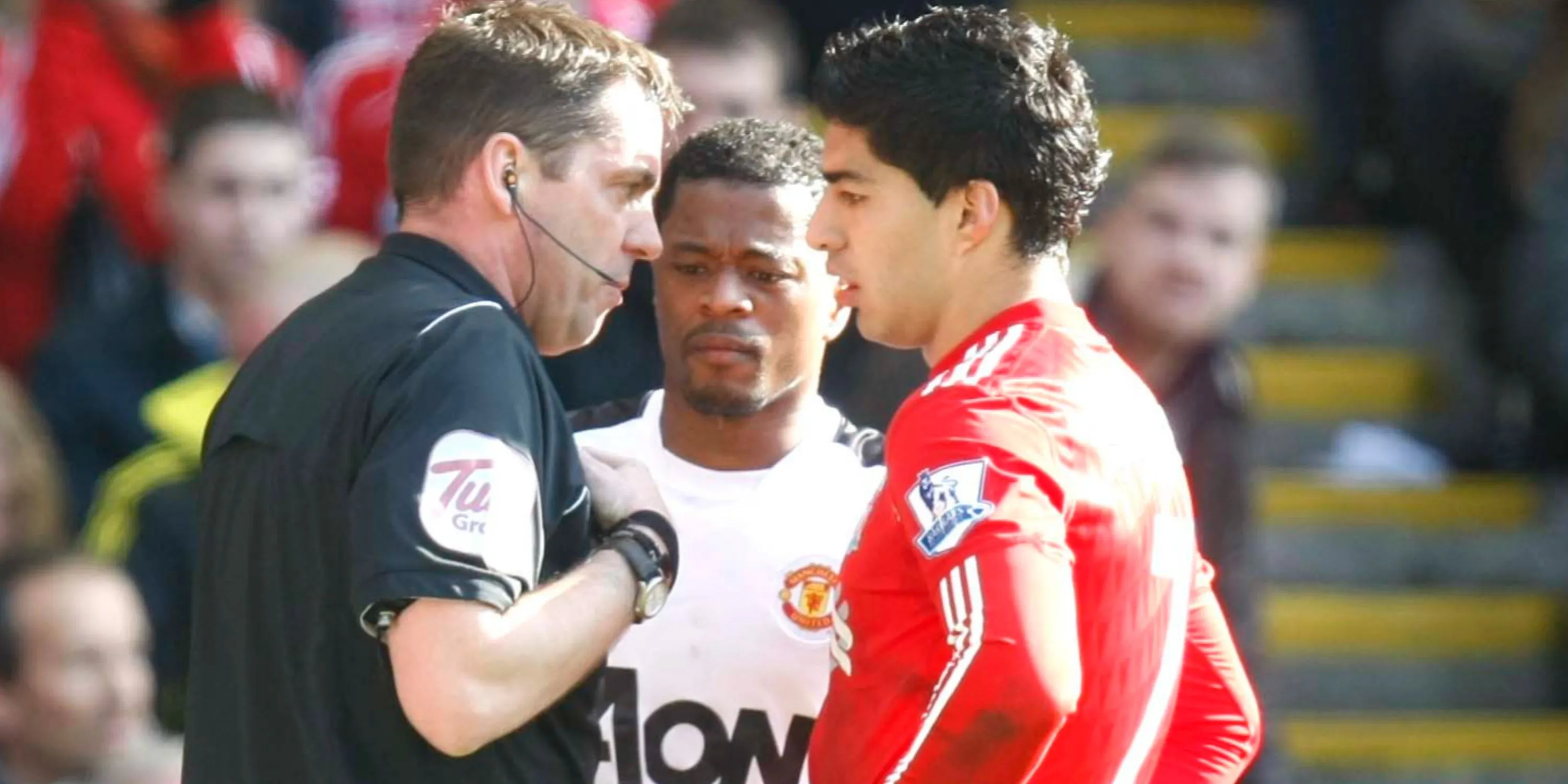 Luis Suarez và Patrice Evra trước trận đấu
