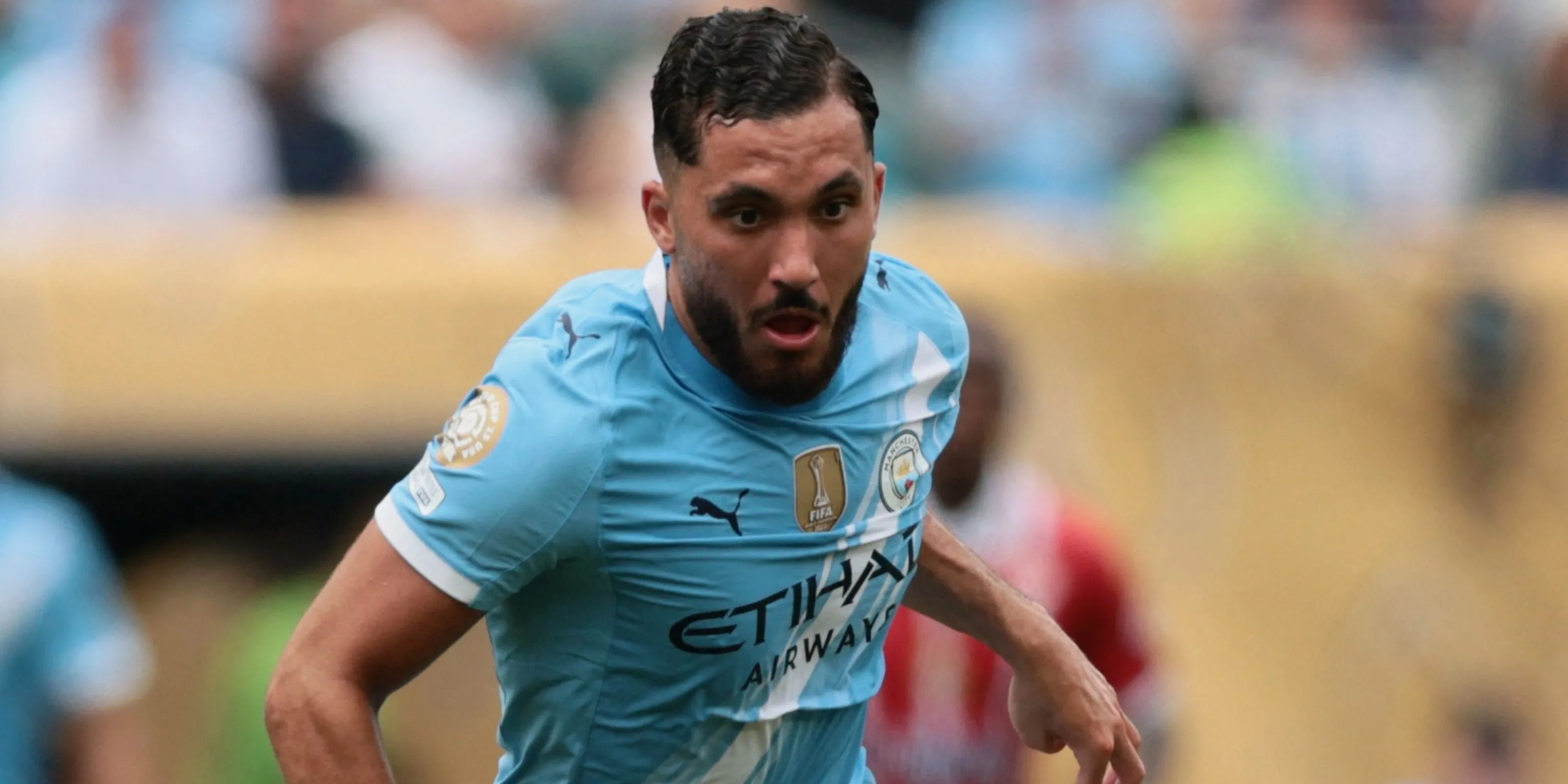 Rayan Cherki trong màu áo Manchester City ở trận ra mắt