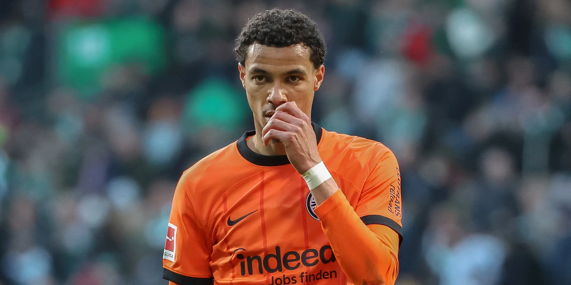 Tiền đạo Hugo Ekitike trong màu áo Eintracht Frankfurt, mục tiêu của Aston Villa