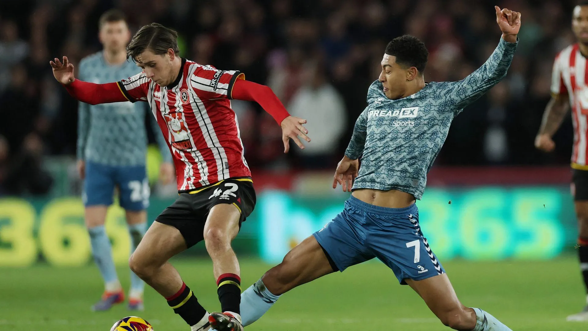 Tiền vệ trẻ Sydie Peck, mục tiêu của West Ham