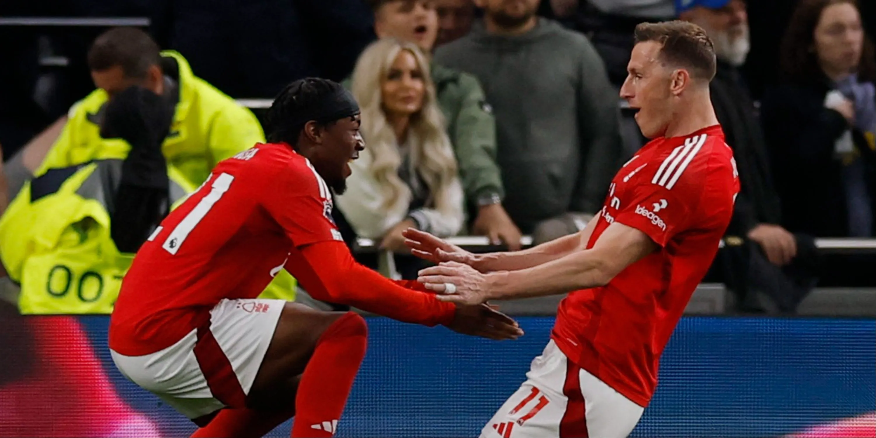 Anthony Elanga và Chris Wood từng tạo nên mối liên kết ăn ý tại Nottingham Forest.