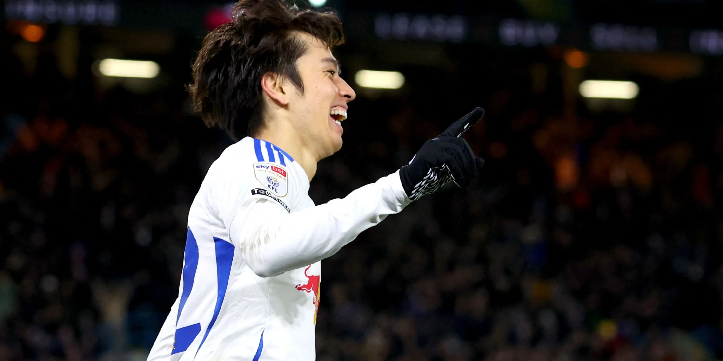 Ao Tanaka, một trong những lựa chọn hiện tại ở hàng tiền vệ của Leeds United