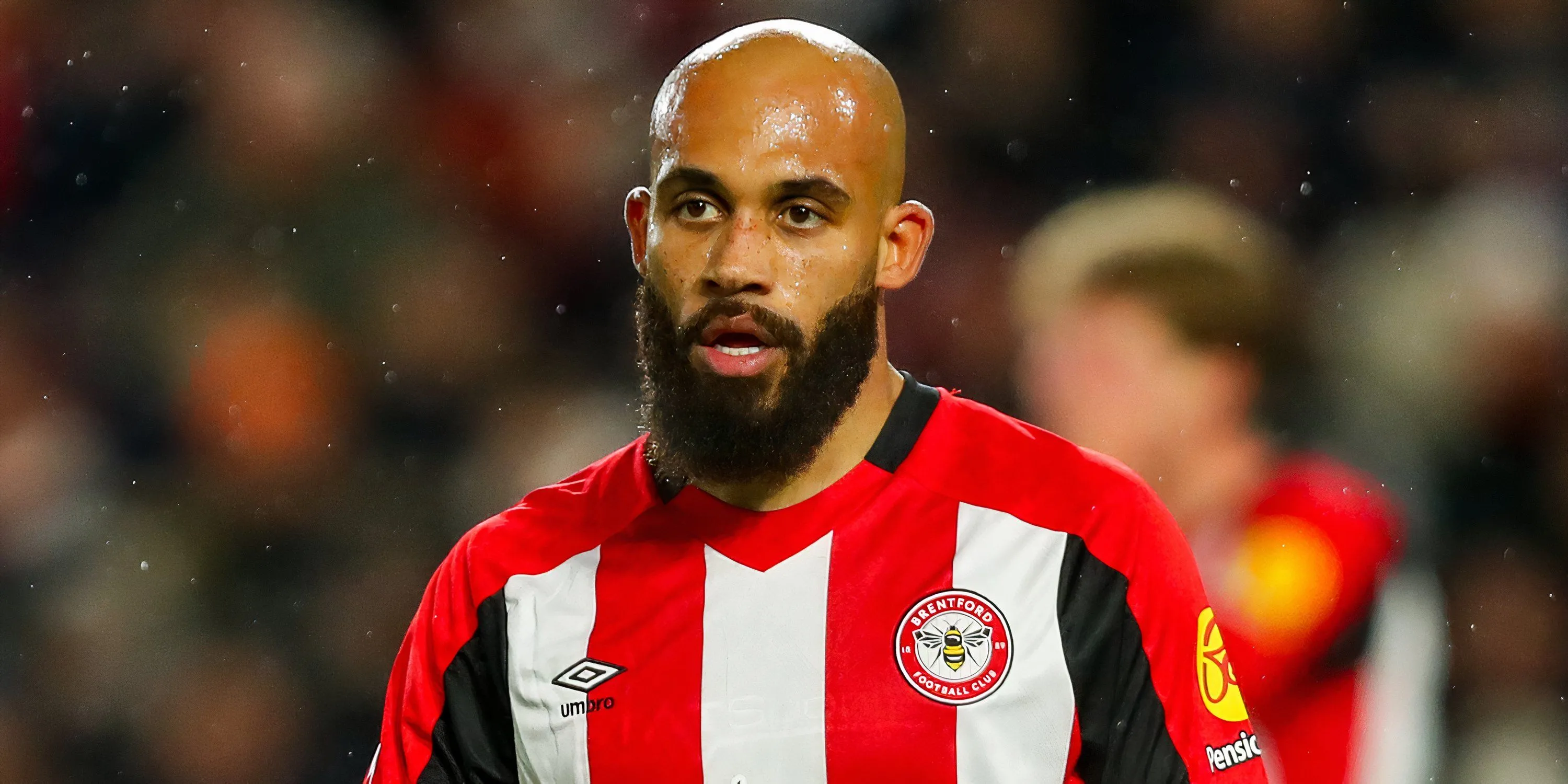 Bryan Mbeumo thi đấu trong màu áo Brentford