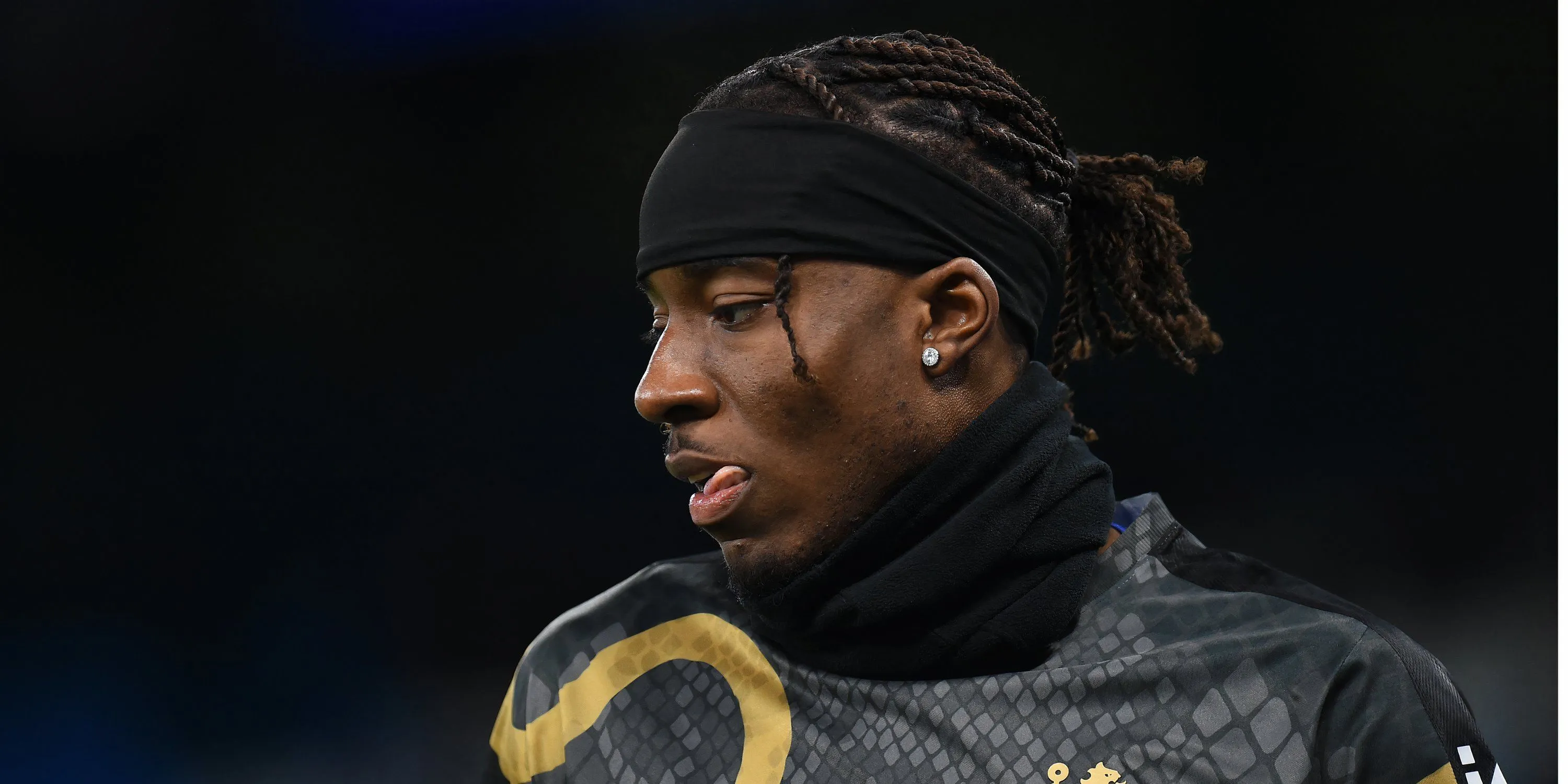 Cầu thủ chạy cánh Noni Madueke trong màu áo Chelsea tại giải Ngoại hạng Anh