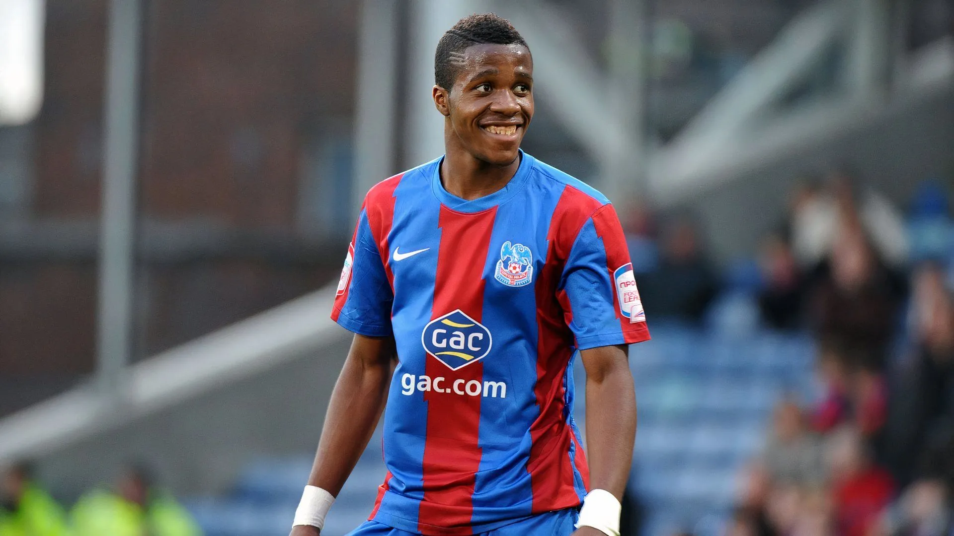 Cầu thủ chạy cánh Wilfried Zaha của Crystal Palace thể hiện kỹ năng siêu việt