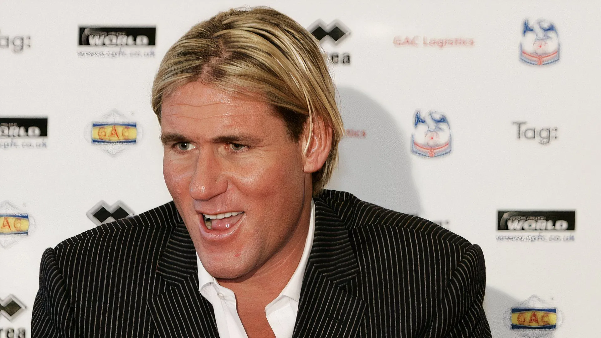 Chuyên gia bóng đá Simon Jordan trên talkSPORT