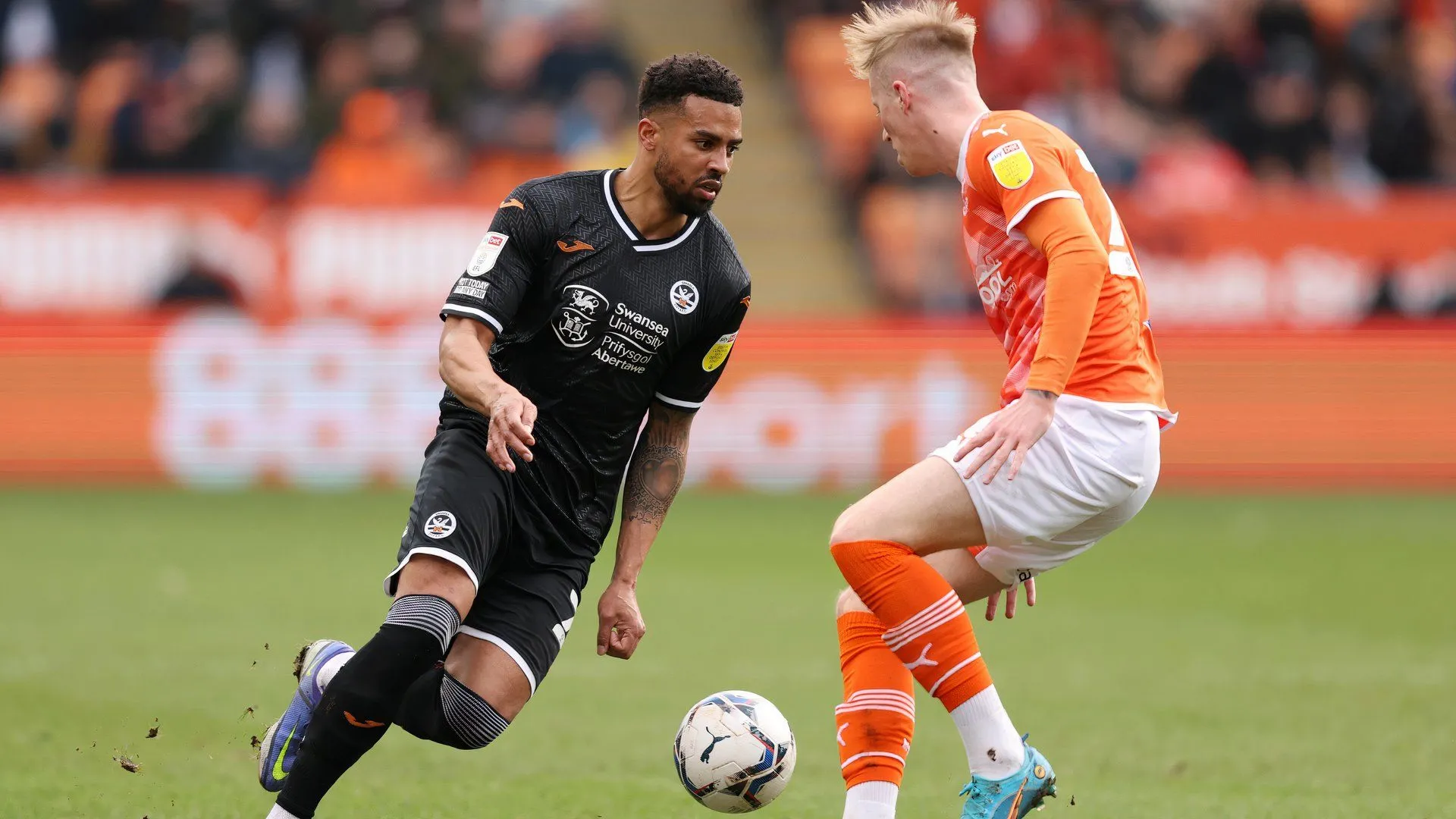 Cyrus Christie trong màu áo Swansea, một lựa chọn miễn phí đầy tiềm năng cho Stoke City