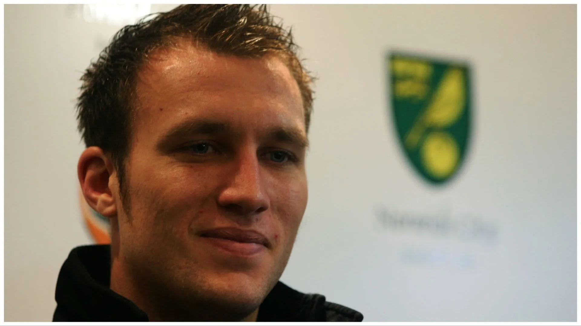 Dean Ashton bùng nổ trong màu áo Norwich City tại Ngoại hạng Anh
