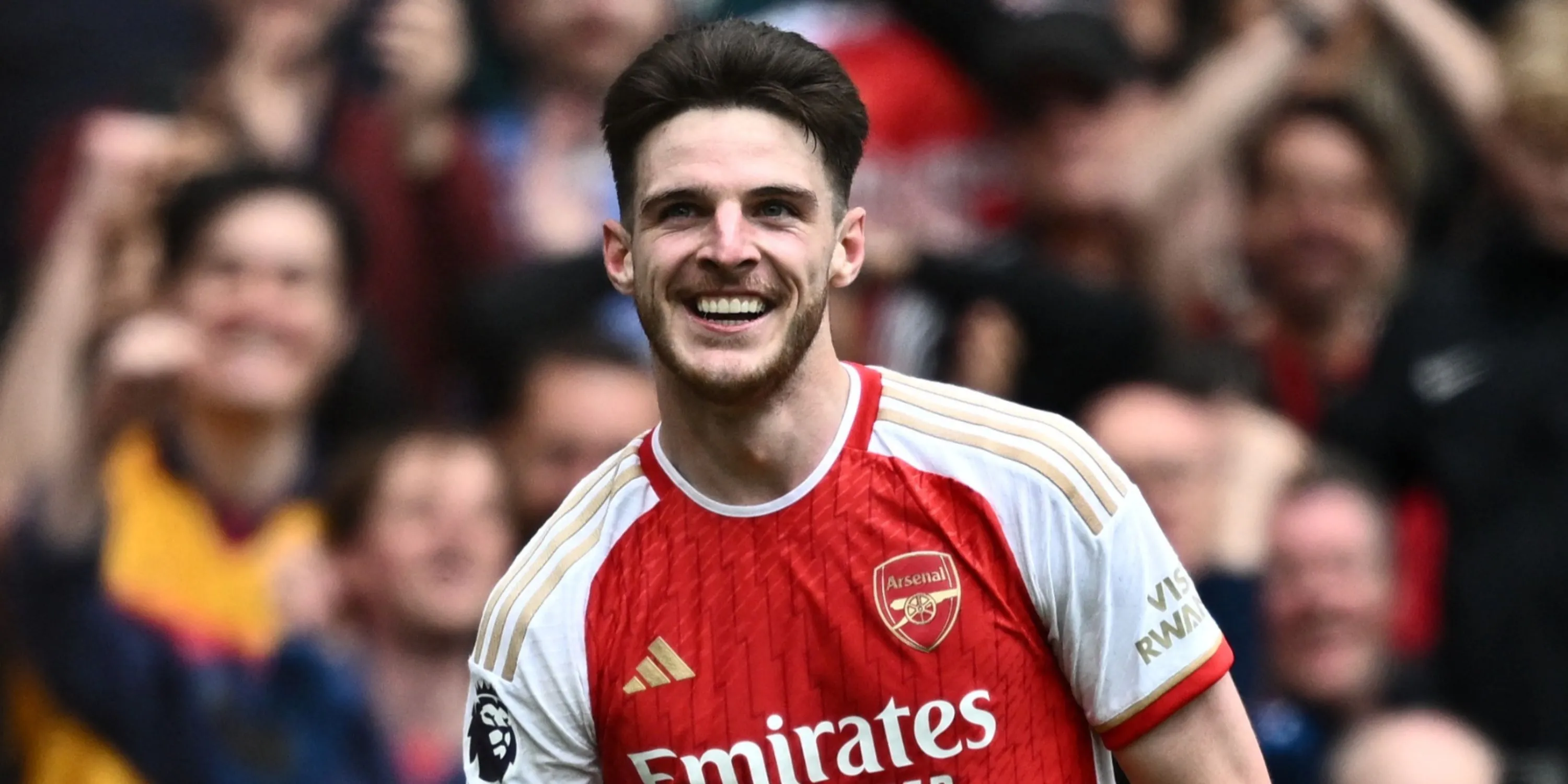Declan Rice ăn mừng bàn thắng cho Arsenal trong trận đấu Premier League.