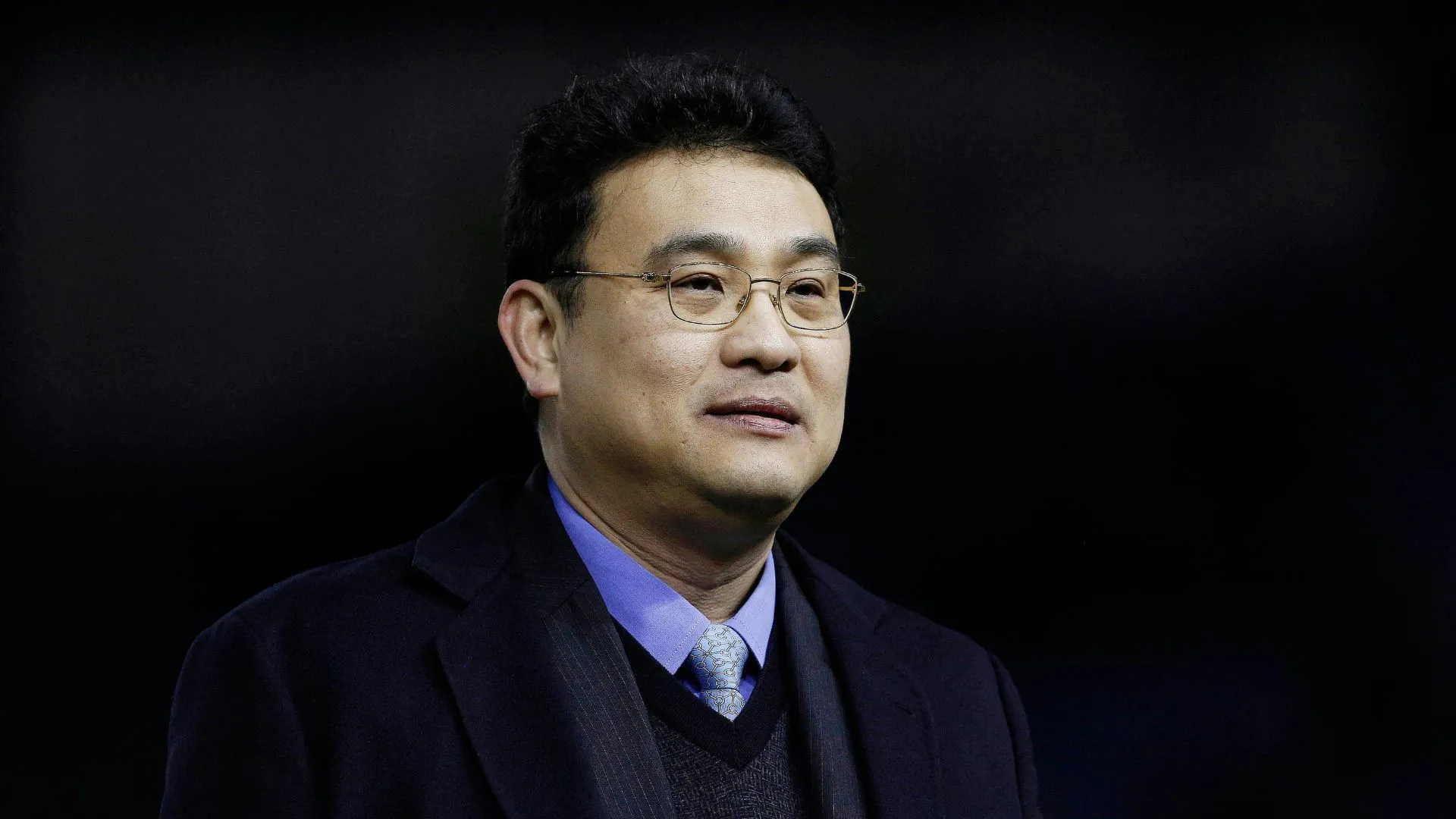 Dejphon Chansiri đứng cô đơn nhìn về phía tương lai mịt mờ của Sheffield Wednesday