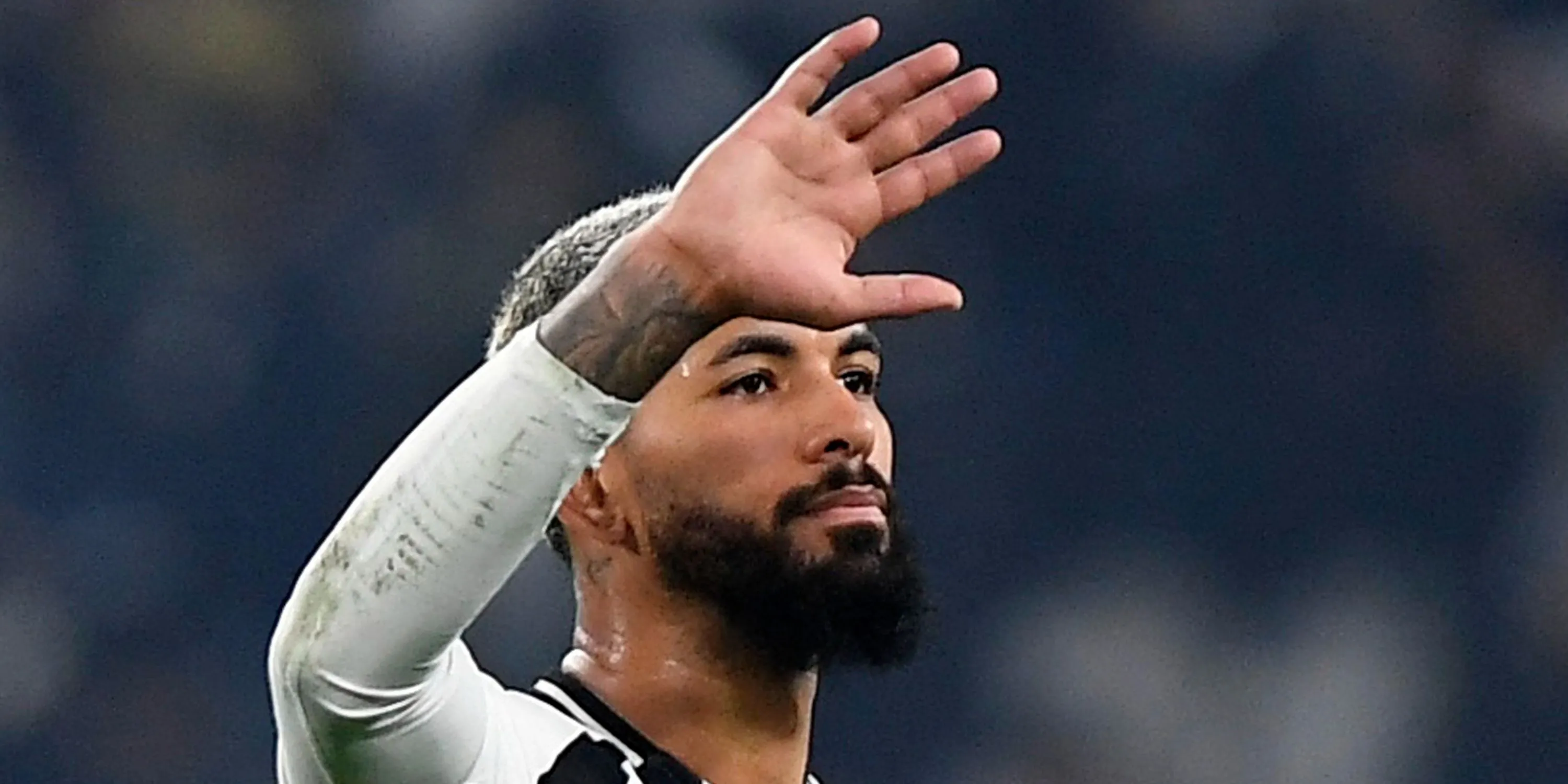 Douglas Luiz trong màu áo Juventus, cầu thủ đang bày tỏ mong muốn gia nhập Everton