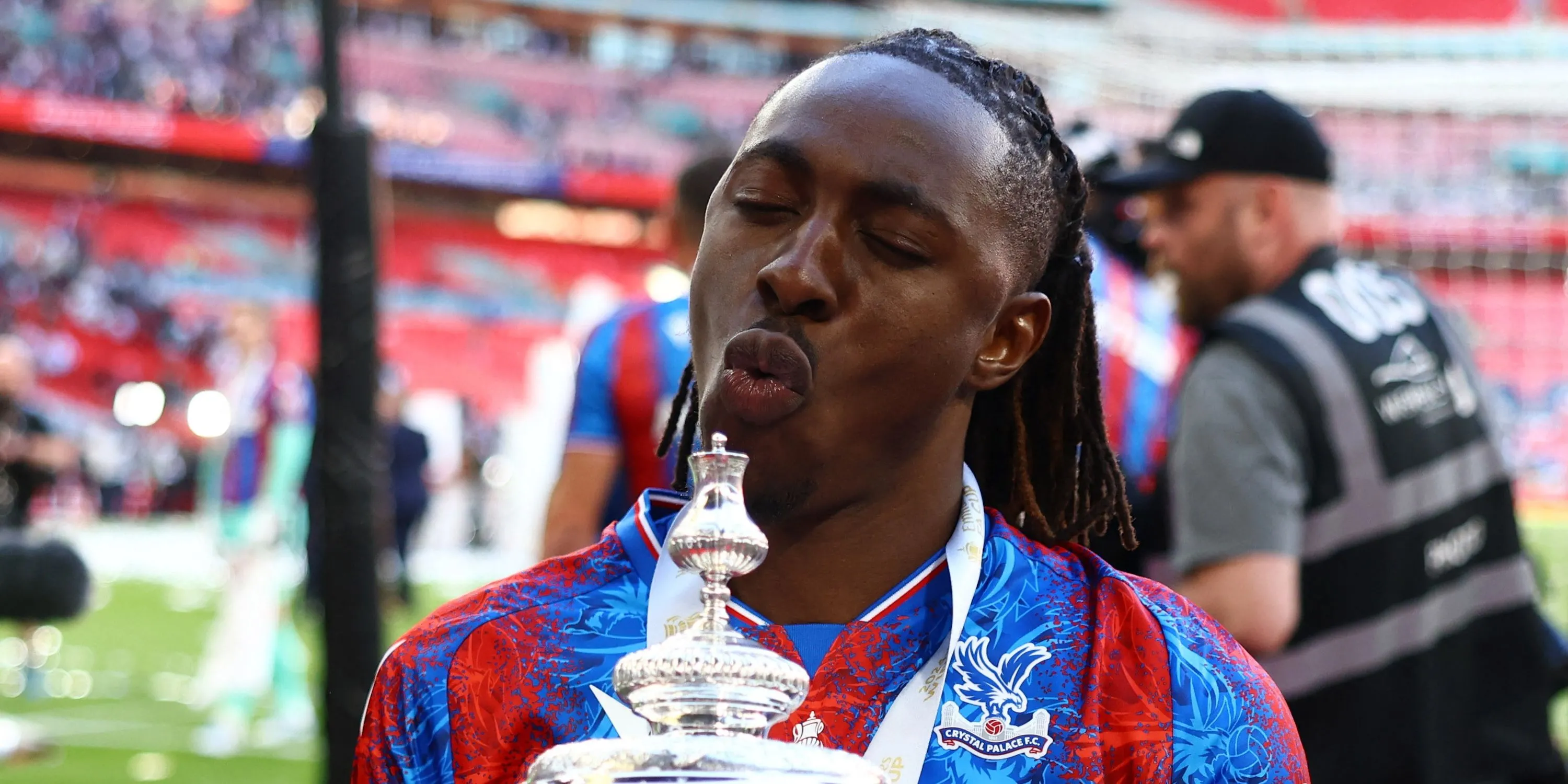 Eberechi Eze ăn mừng cúp FA cùng Crystal Palace, ngôi sao tiềm năng của Arsenal