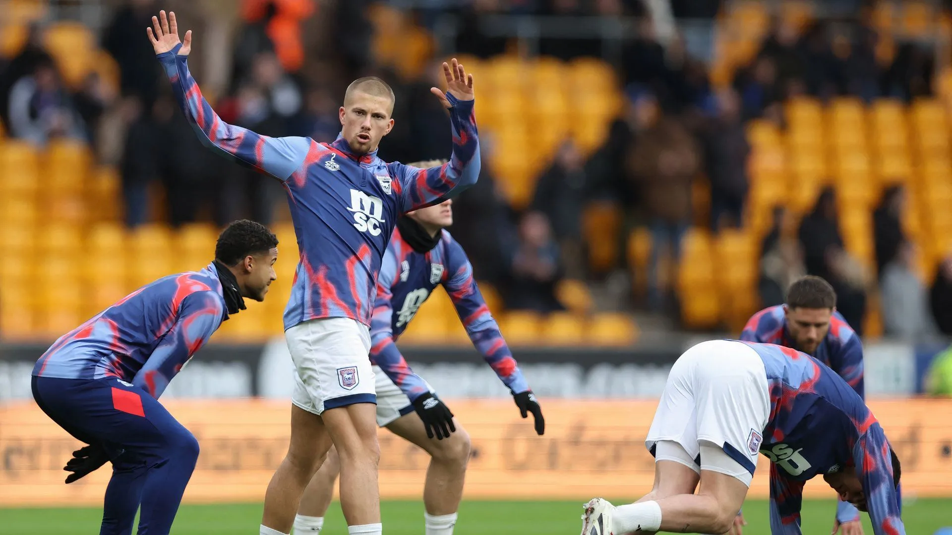 Harry Clarke của Ipswich Town trên sân