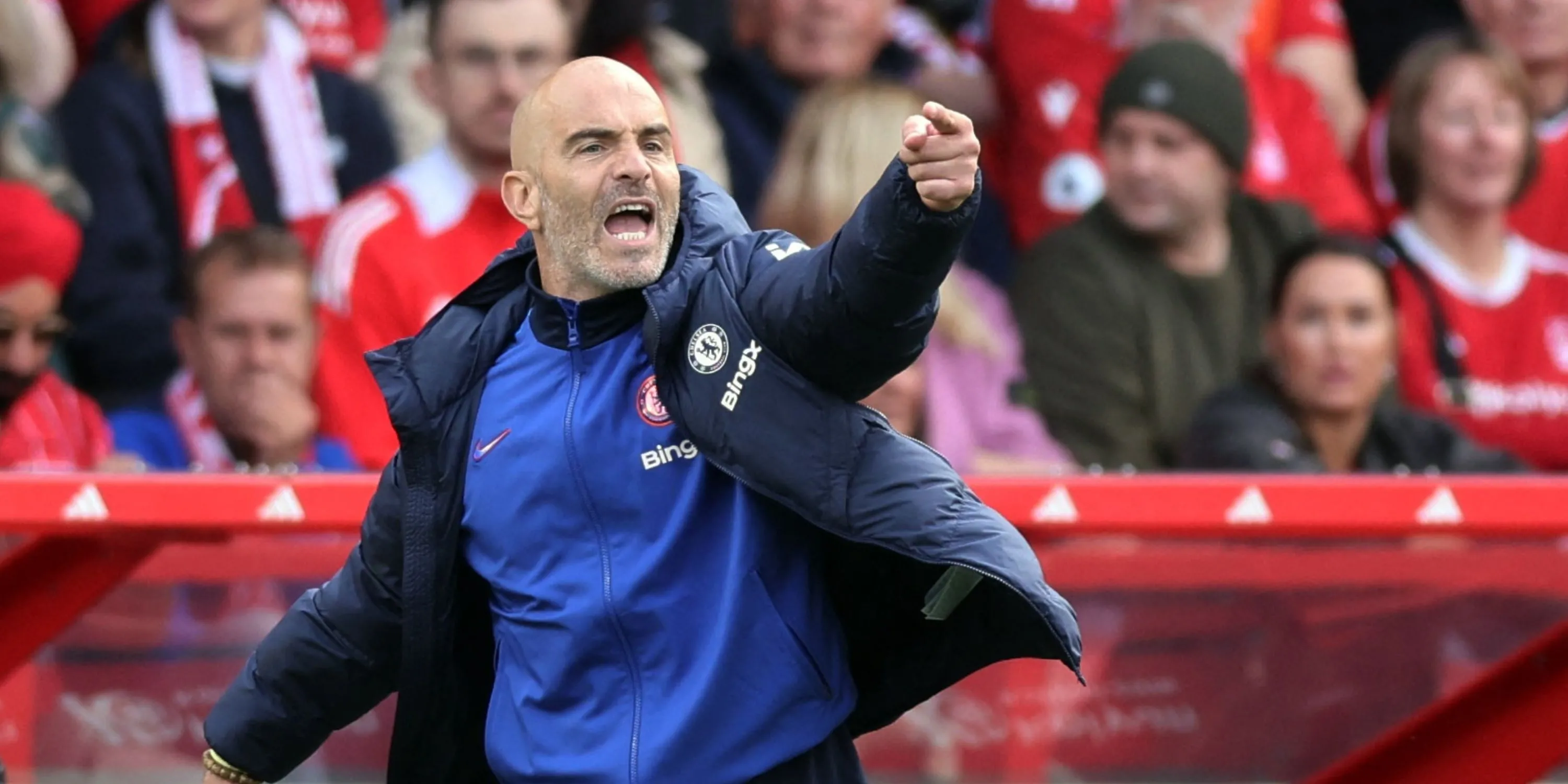 Huấn luyện viên Enzo Maresca chỉ đạo trận đấu của Chelsea tại Premier League