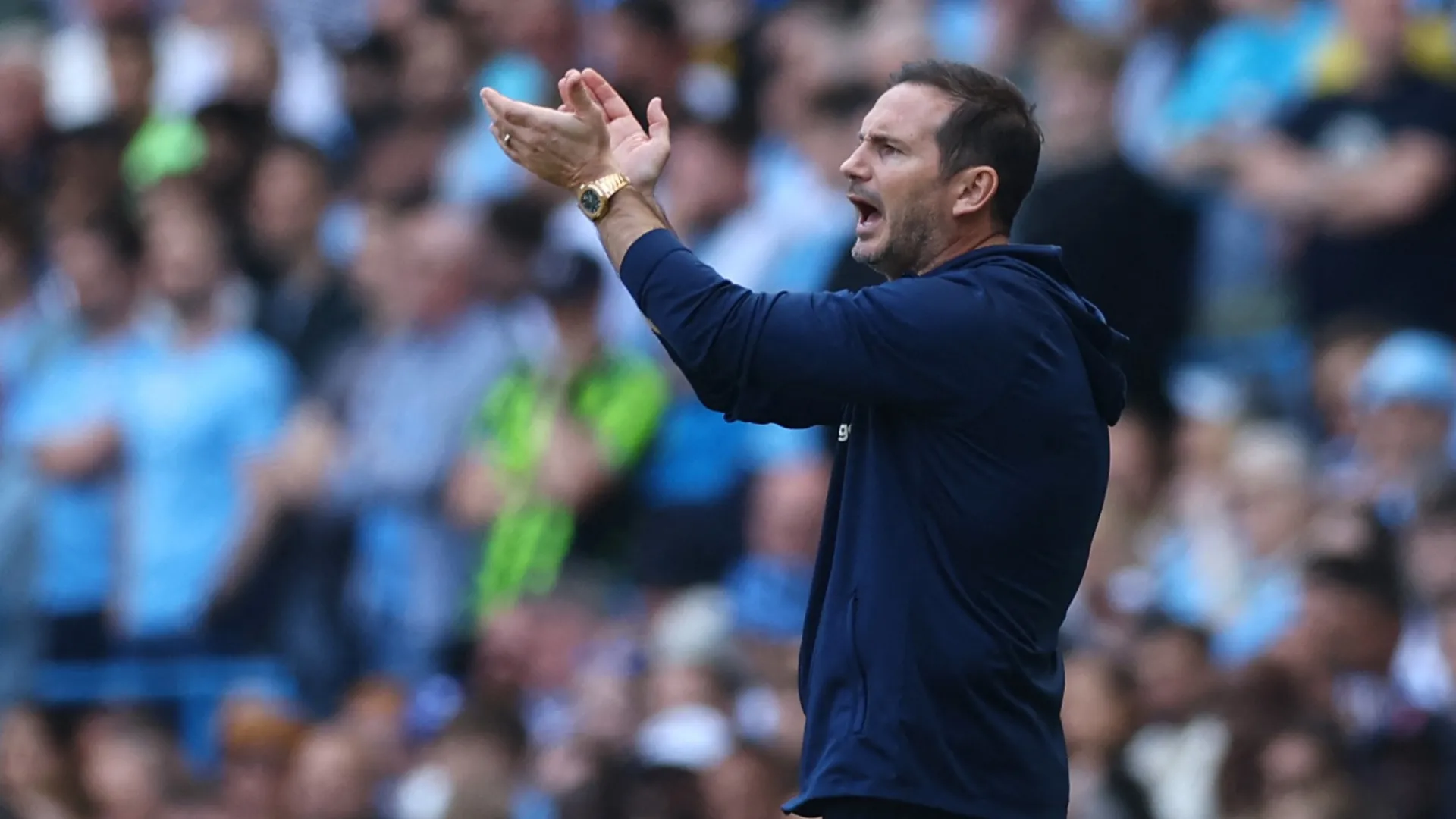 Huấn luyện viên Frank Lampard chỉ đạo đội bóng Coventry City
