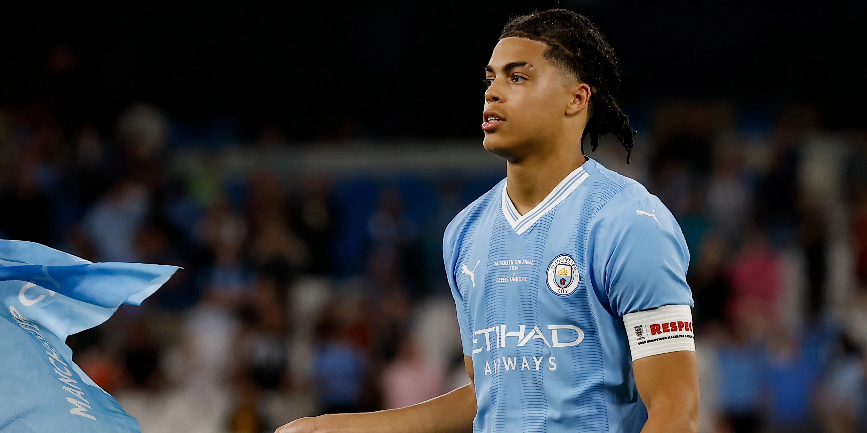 Jahmai Simpson-Pusey trong màu áo Manchester City, cầu thủ trẻ đang nằm trong tầm ngắm của Celtic cho bản hợp đồng cho mượn.