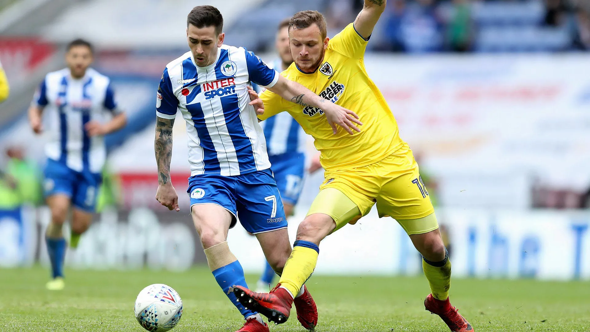 Jamie Walker thi đấu cho Wigan Athletic trong trận gặp AFC Wimbledon