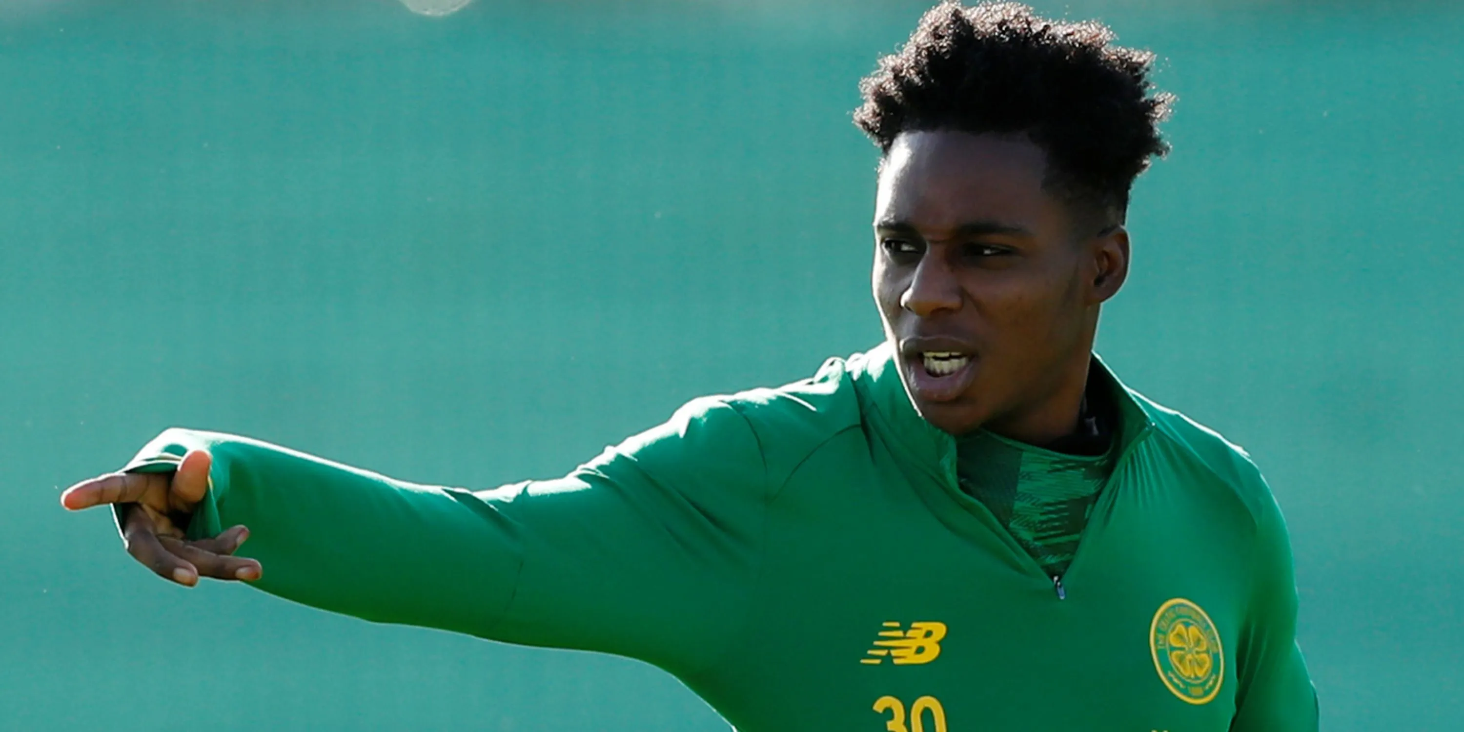 Jeremie Frimpong tỏa sáng tại Parkhead dưới sự dẫn dắt của Lennon, minh chứng cho thành công của Celtic trong việc phát hiện và phát triển tài năng trẻ.