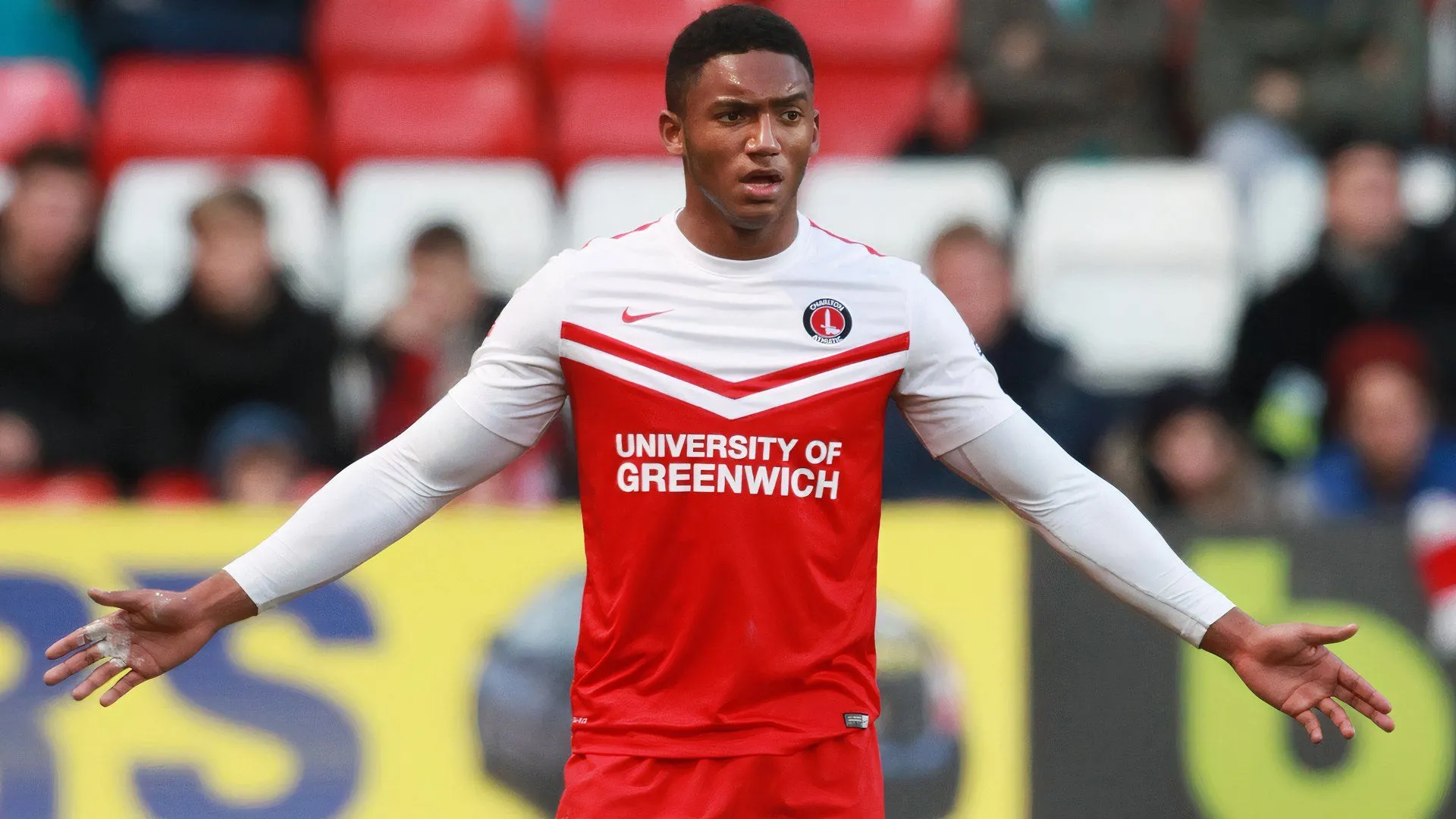 Joe Gomez trong màu áo Charlton Athletic