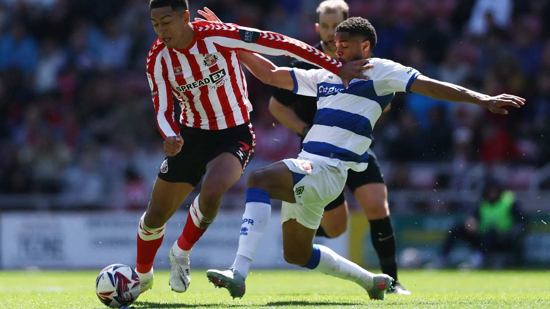 Jonathan Varane tung hoành trên sân cỏ trong màu áo QPR