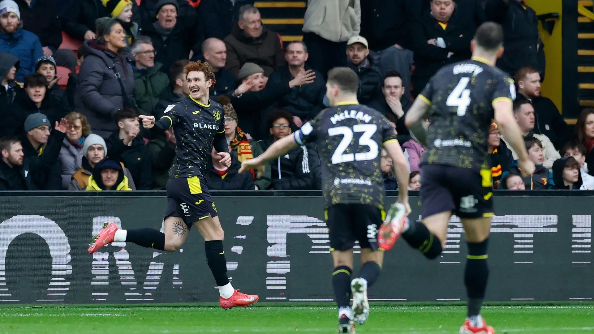 Josh Sargent ăn mừng bàn thắng quan trọng cho Norwich City